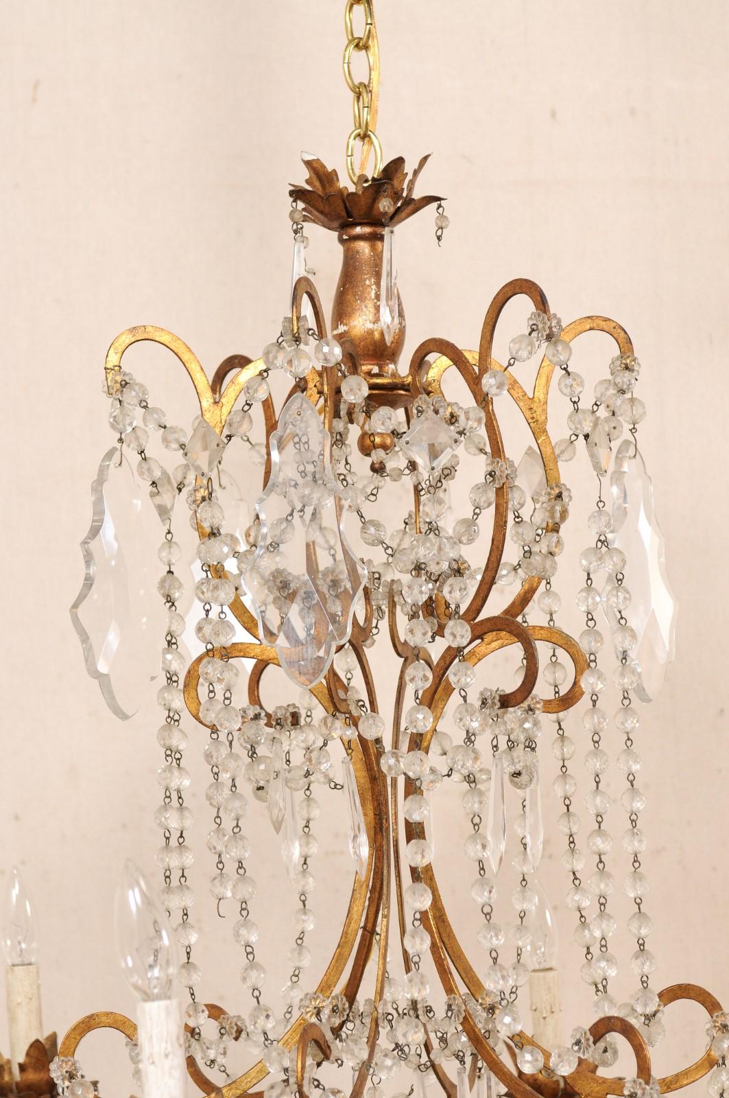 Italienischer Sechs-Licht-Kronleuchter aus Kristall mit vergoldeter Armatur, Mitte 20. (20. Jahrhundert)