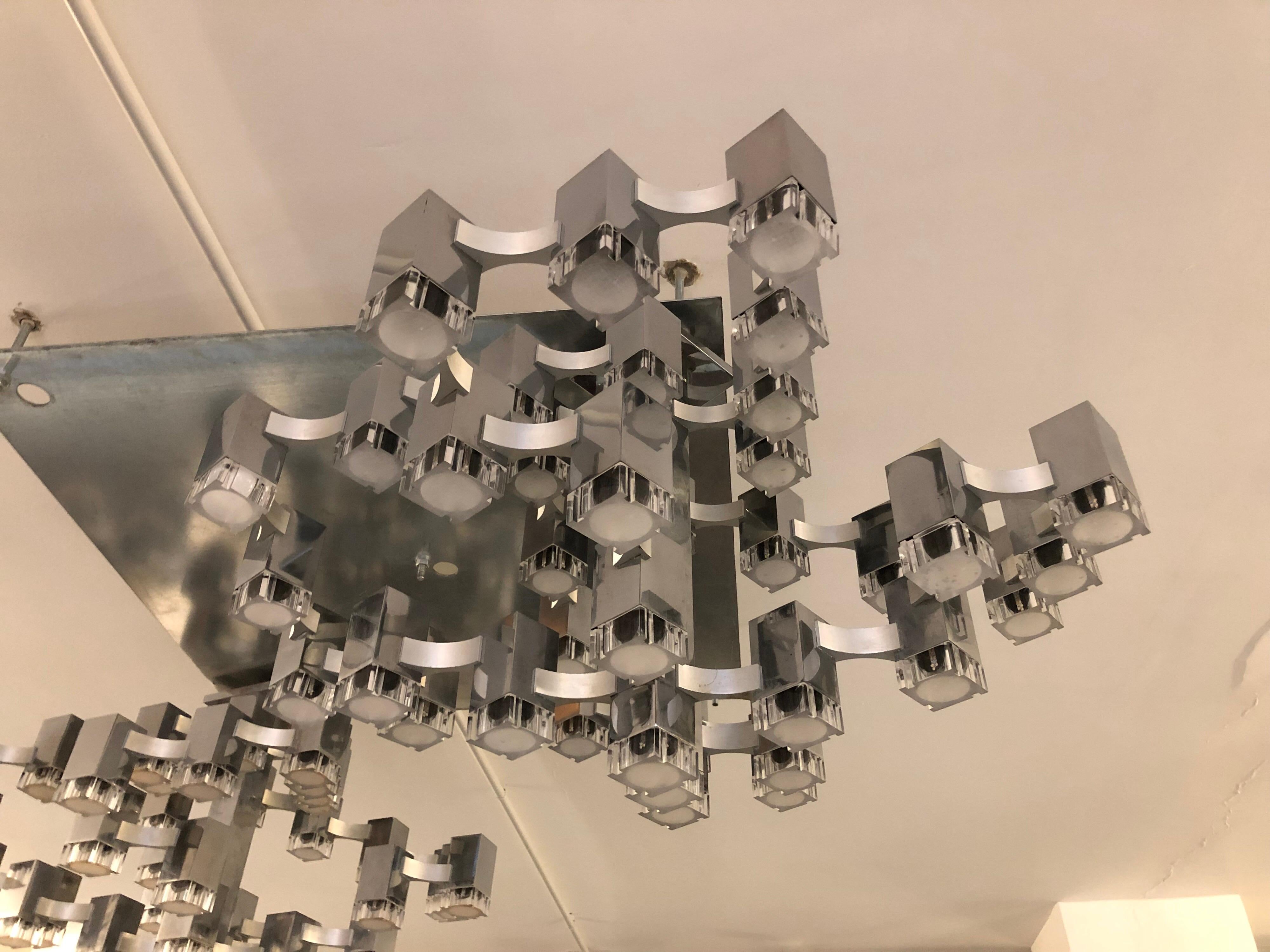 Chrome Italian Cubic Chandeliers by Gaetano Sciolari, 1970s, Set of 2 In Good Condition For Sale In Catania, IT