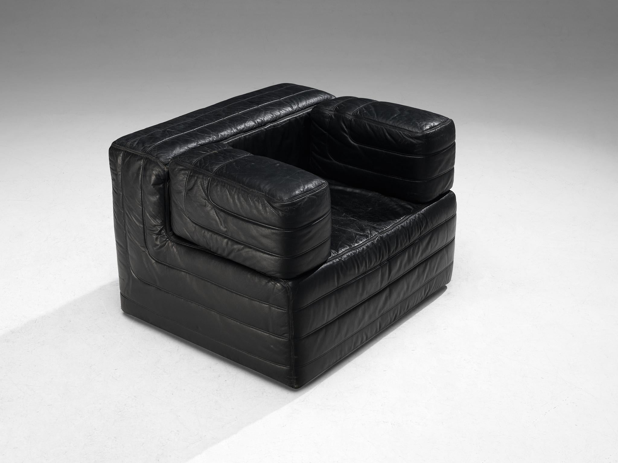 Late 20th Century Italian Cubic Lounge Chair in Black Leather For Sale