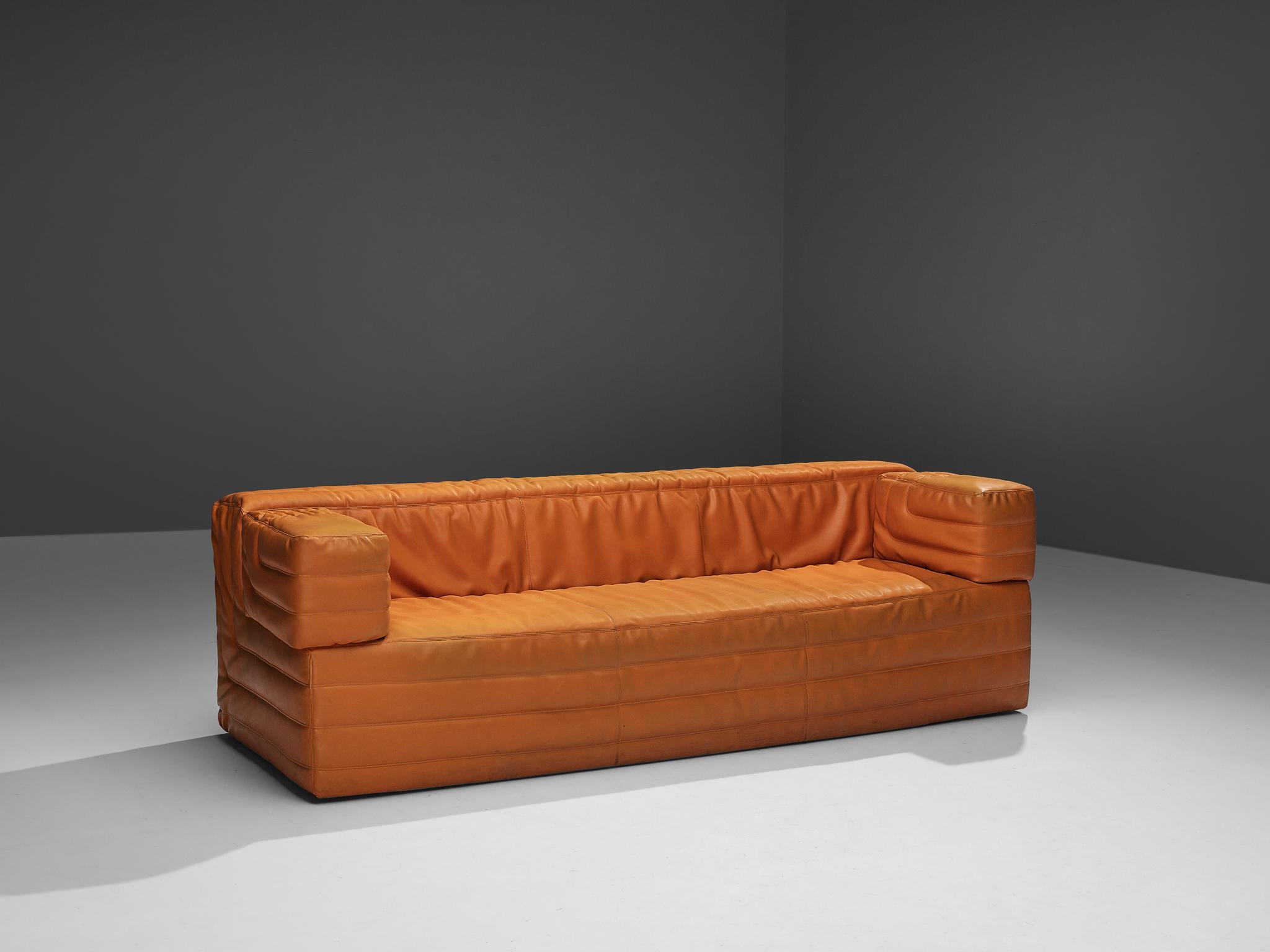 Sofa, leatherette, Italy, 1970s

This striking sofa comes with an eye-catching orange colored faux leather upholstery that gives the room a vibrant and lively touch. The design is further characterized by geometrical sharp lines discernible on the