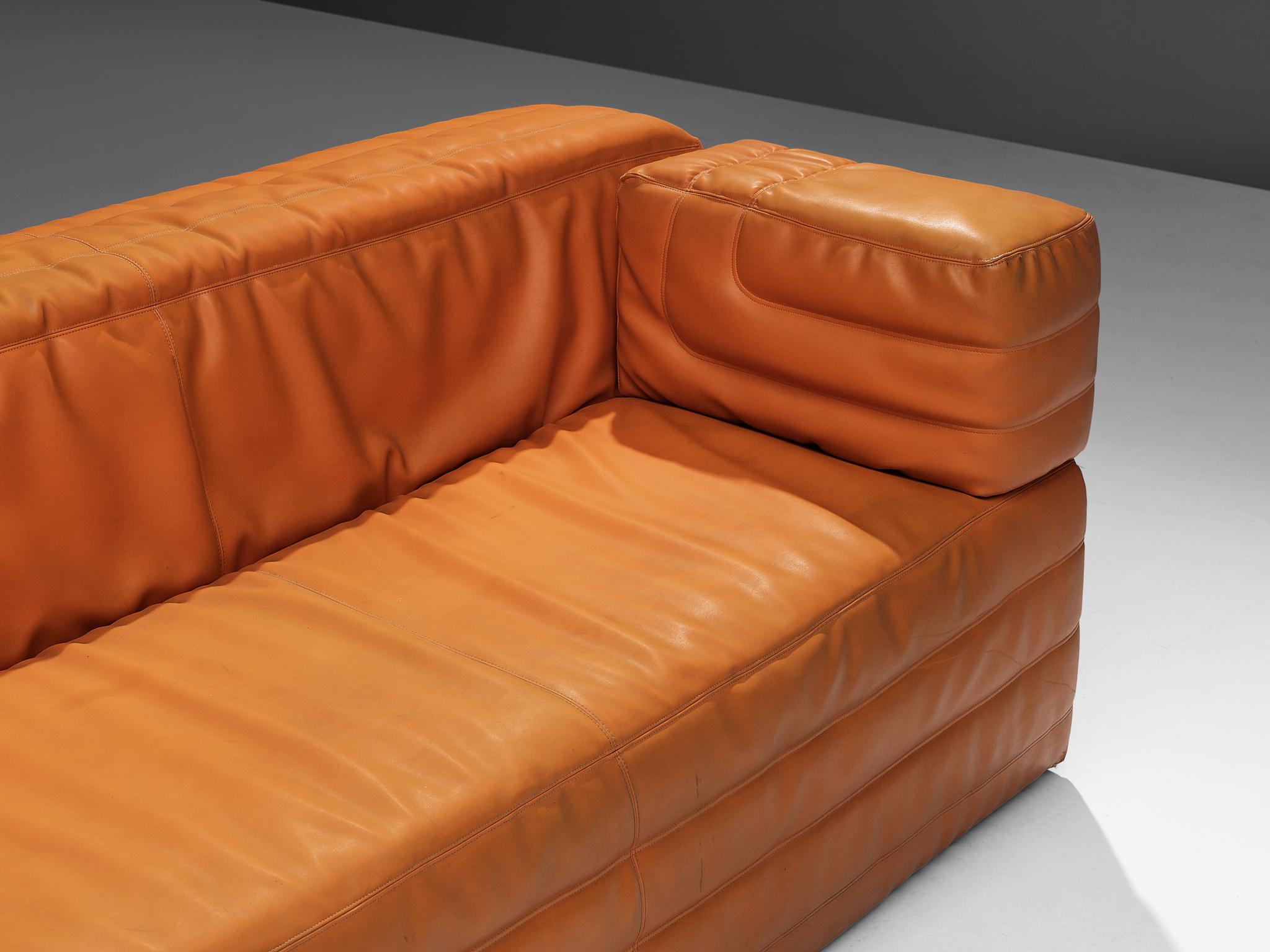 Italian Cubic Three Seat Sofa in Orange Leatherette In Good Condition In Waalwijk, NL