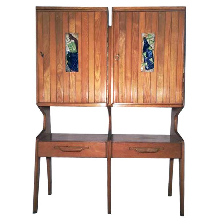Italian Cupboard Attributed to Ico Parisi Blonde Oak Wood and Majolica Tiles im Angebot