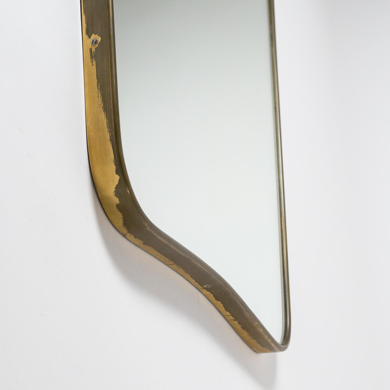 Italian Curved Brass Mirror, 1950s In Good Condition In Vienna, AT