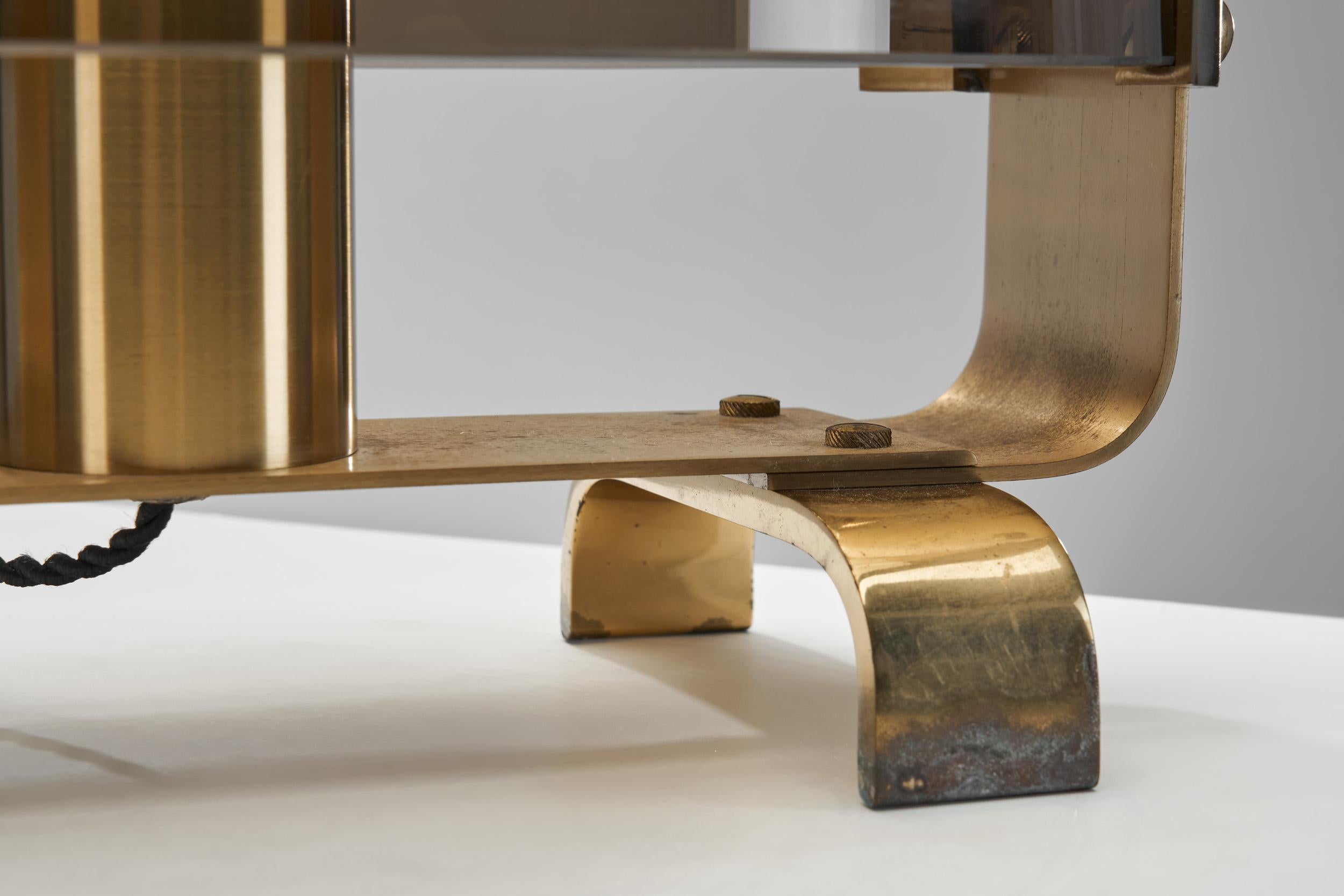 Italian Curved Glass and Brass Table Lamp by Fontana Arte (Attr.), Italy 1960s For Sale 14