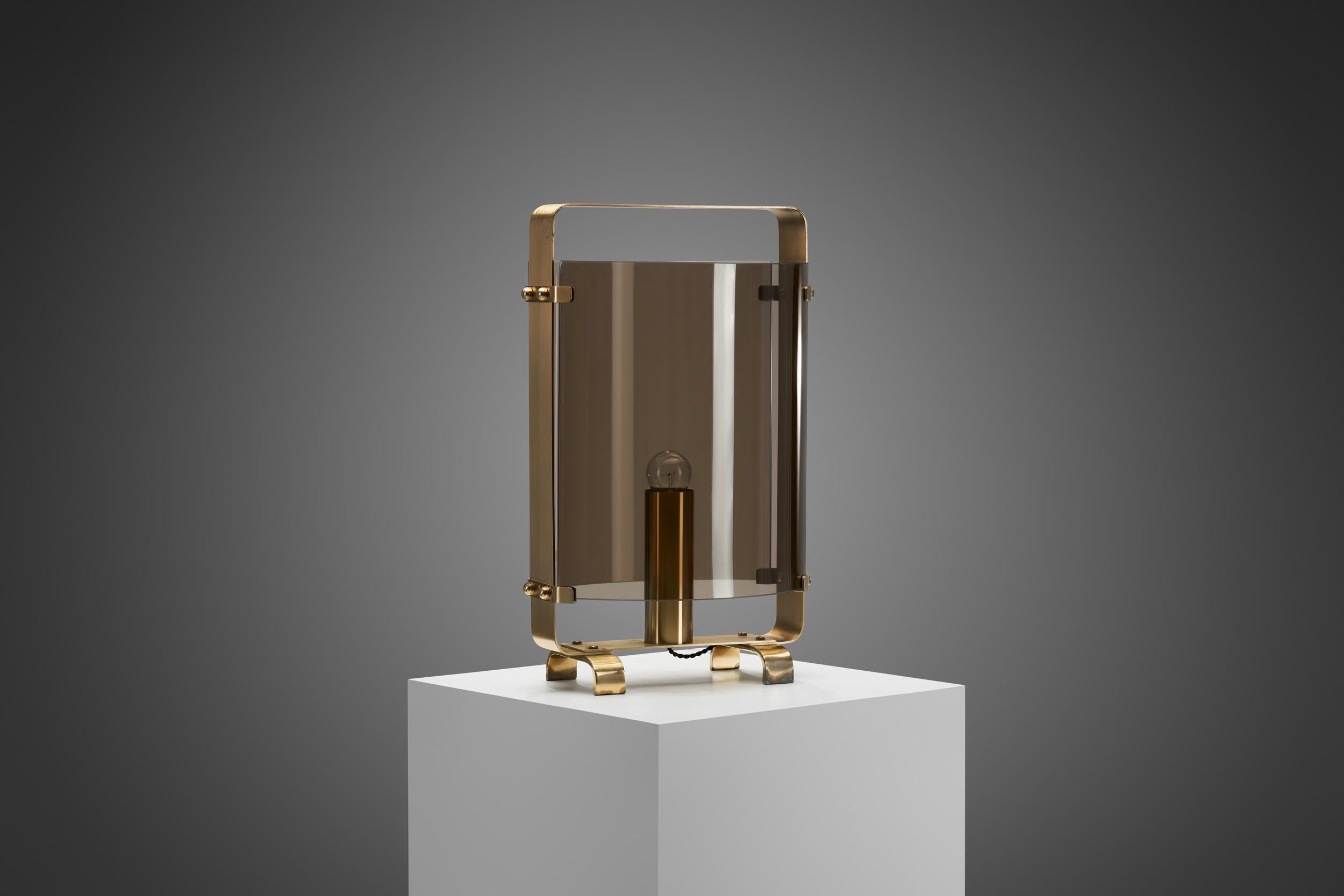 Mid-Century Modern Italian Curved Glass and Brass Table Lamp by Fontana Arte (Attr.), Italy 1960s For Sale