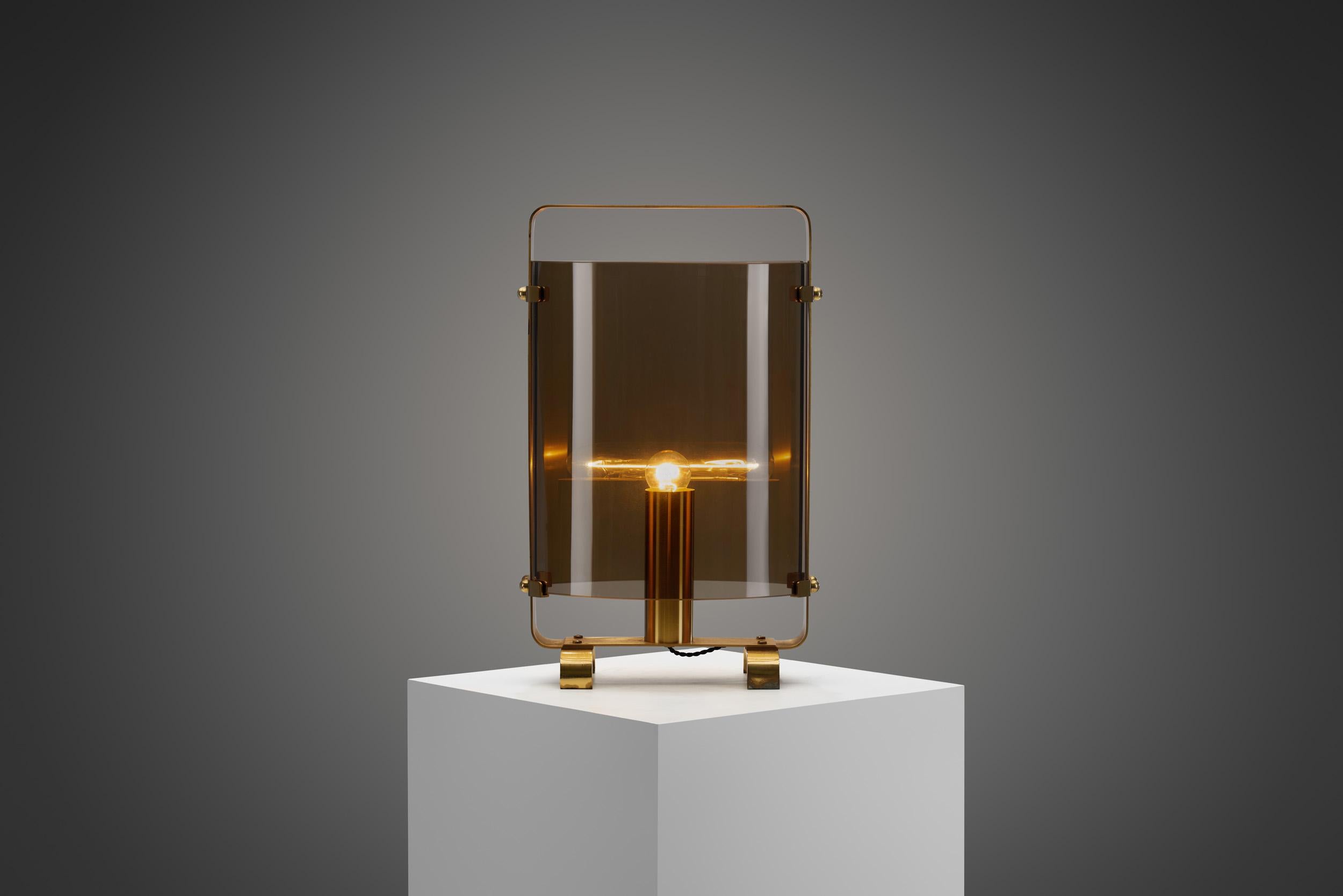 Italian Curved Glass and Brass Table Lamp by Fontana Arte (Attr.), Italy 1960s For Sale 1