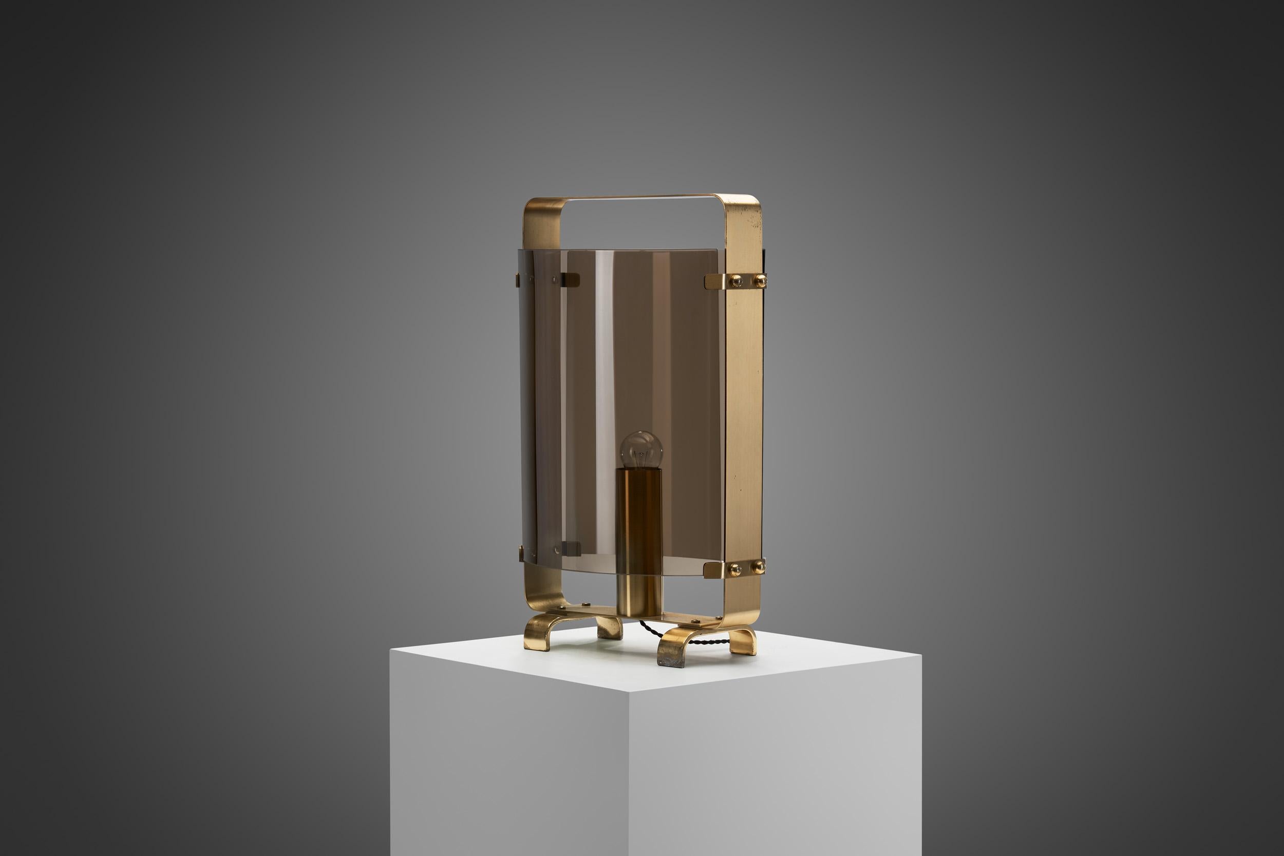 Italian Curved Glass and Brass Table Lamp by Fontana Arte (Attr.), Italy 1960s For Sale 4