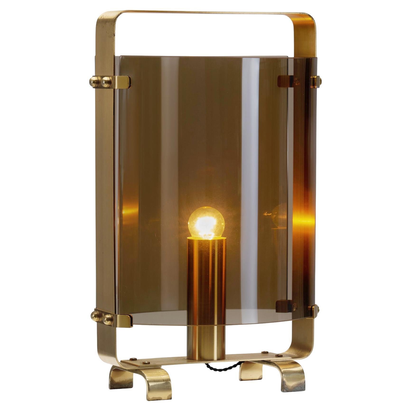 Italian Curved Glass and Brass Table Lamp by Fontana Arte (Attr.), Italy 1960s For Sale