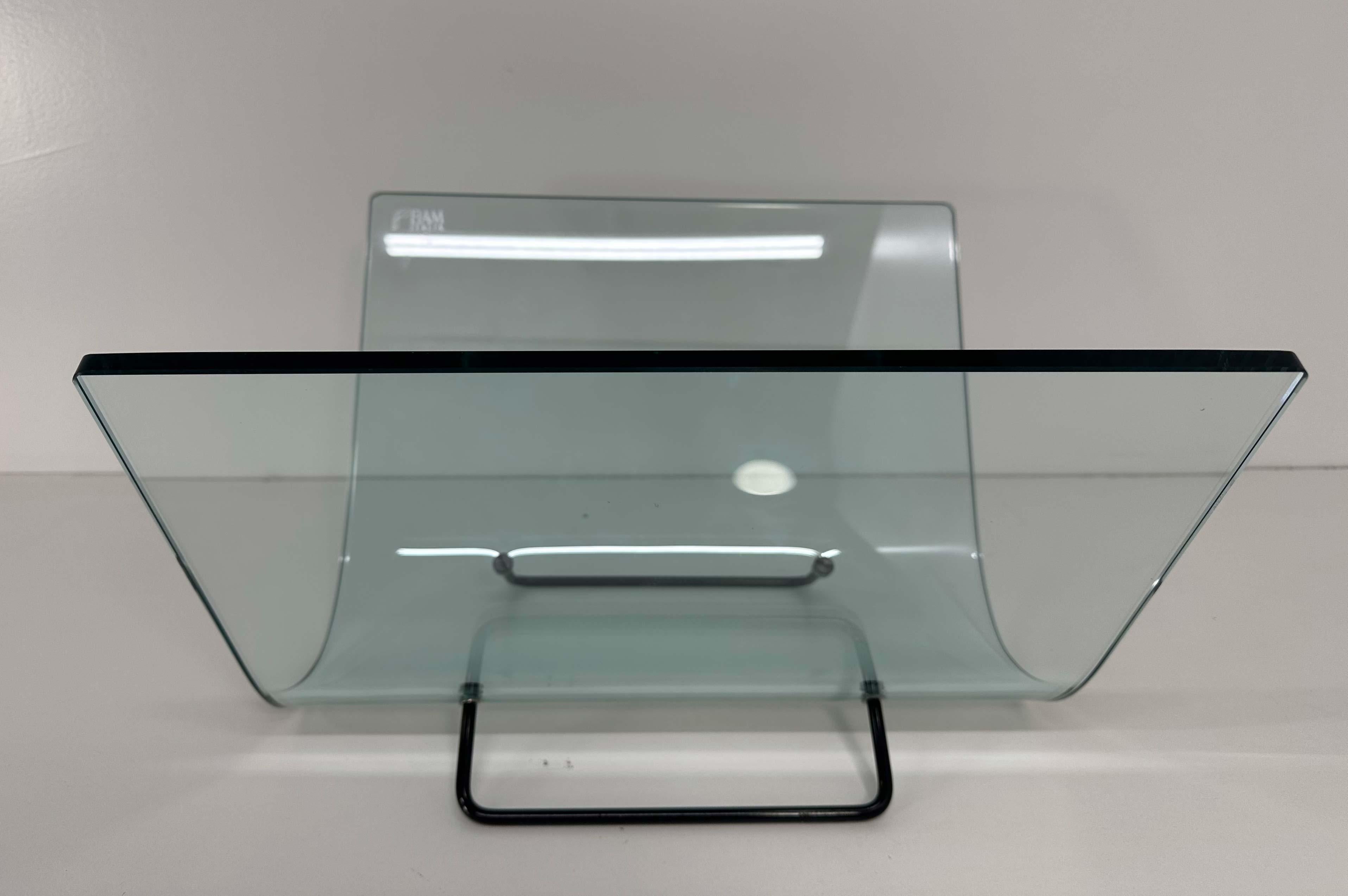 Porte-revues italien incurvé en verre et métal, FIAM, années 1980 en vente 1
