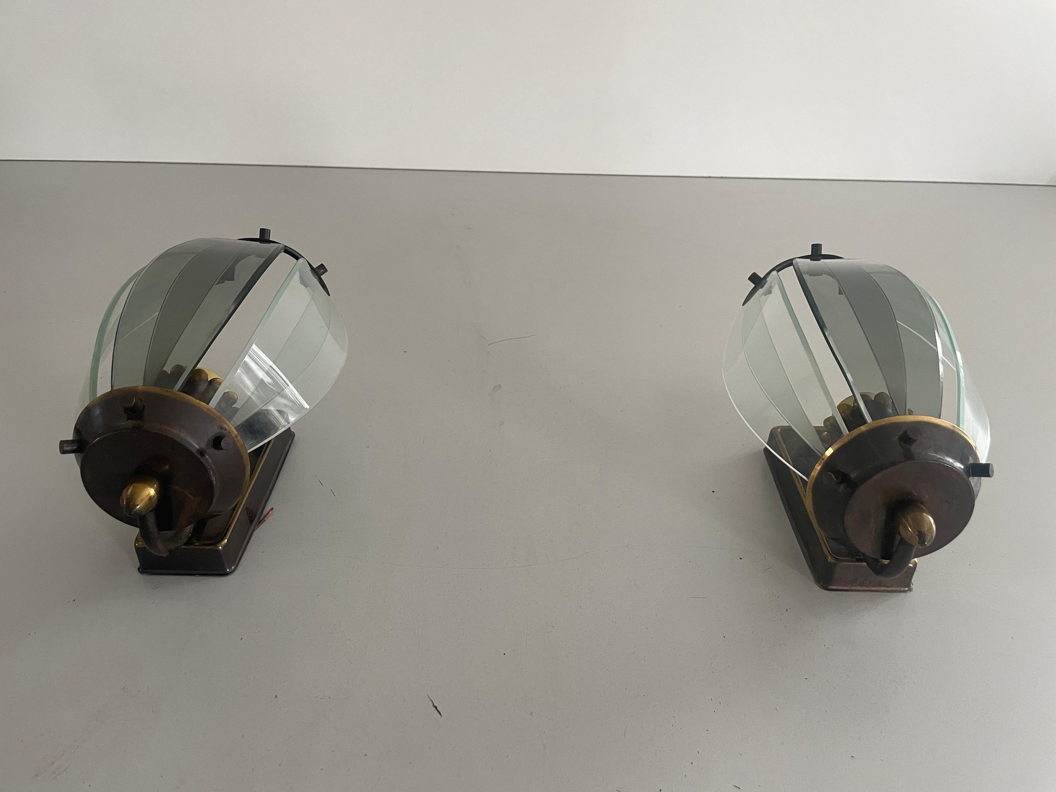 Ensemble de 2 appliques italiennes en verre incurvé et en métal, années 1950, Italie en vente 13
