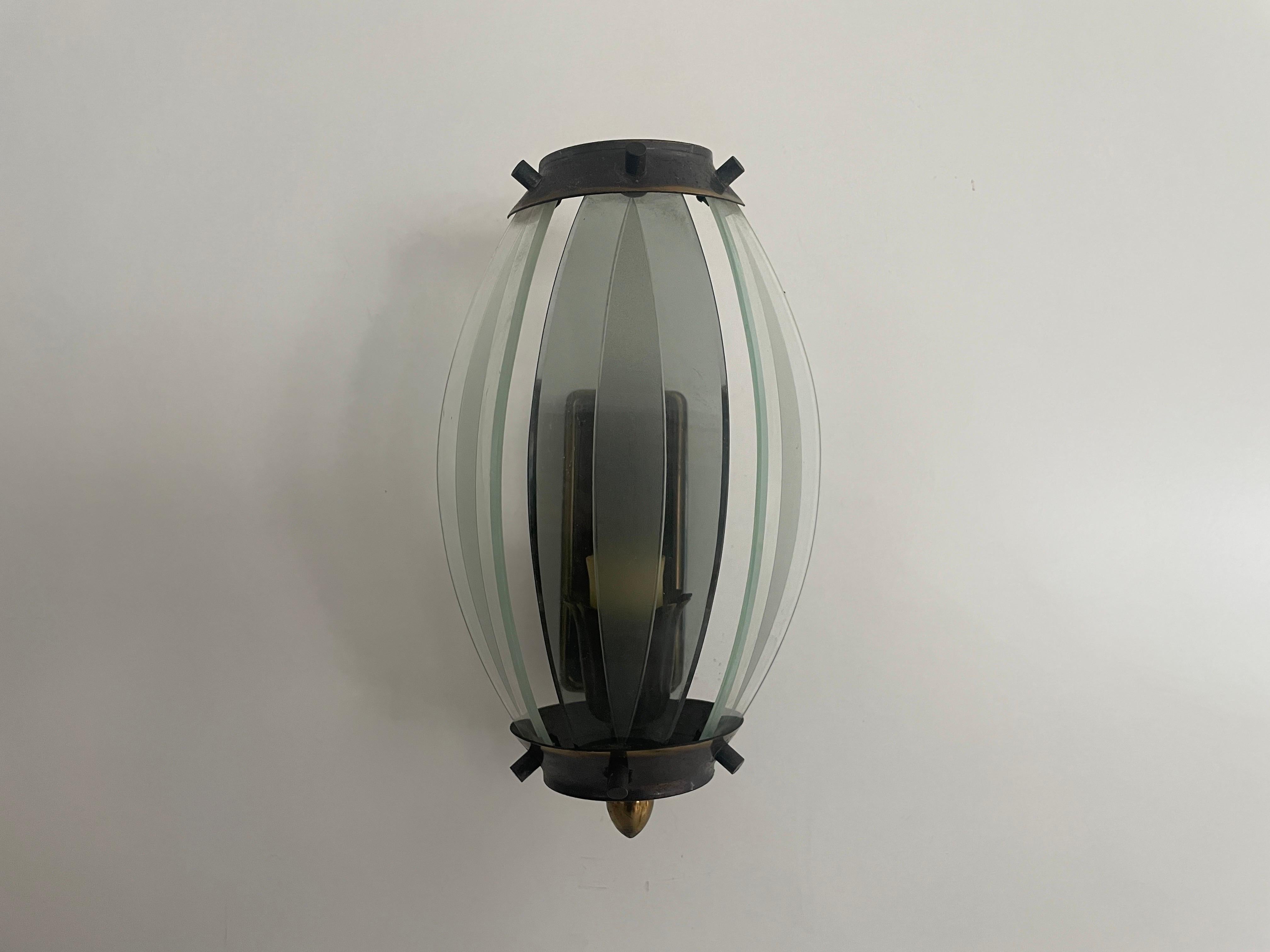 Ensemble de 2 appliques italiennes en verre incurvé et en métal, années 1950, Italie en vente 1