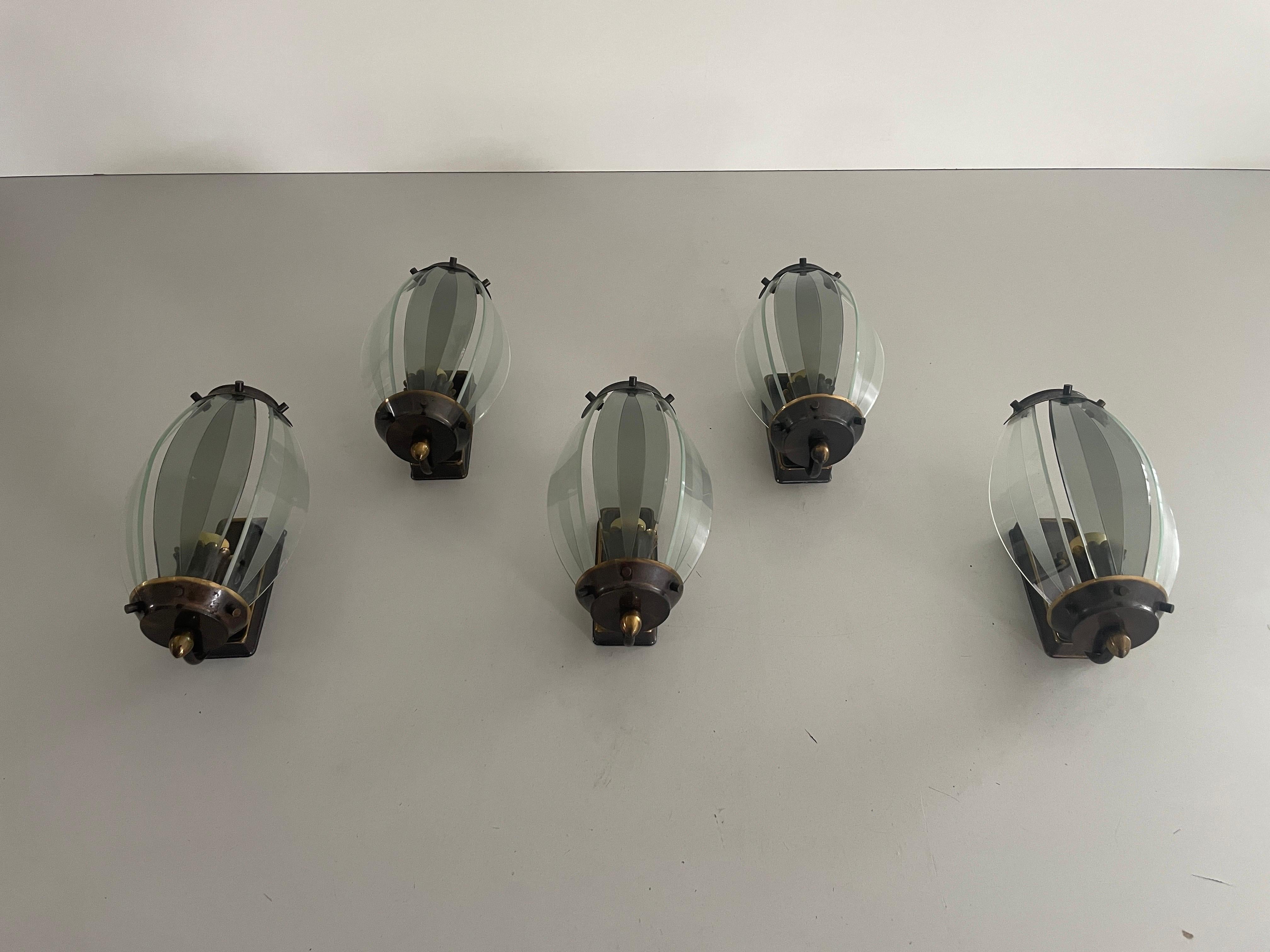 Ensemble de 3 appliques italiennes en verre incurvé et en métal, années 1950, Italie en vente 7