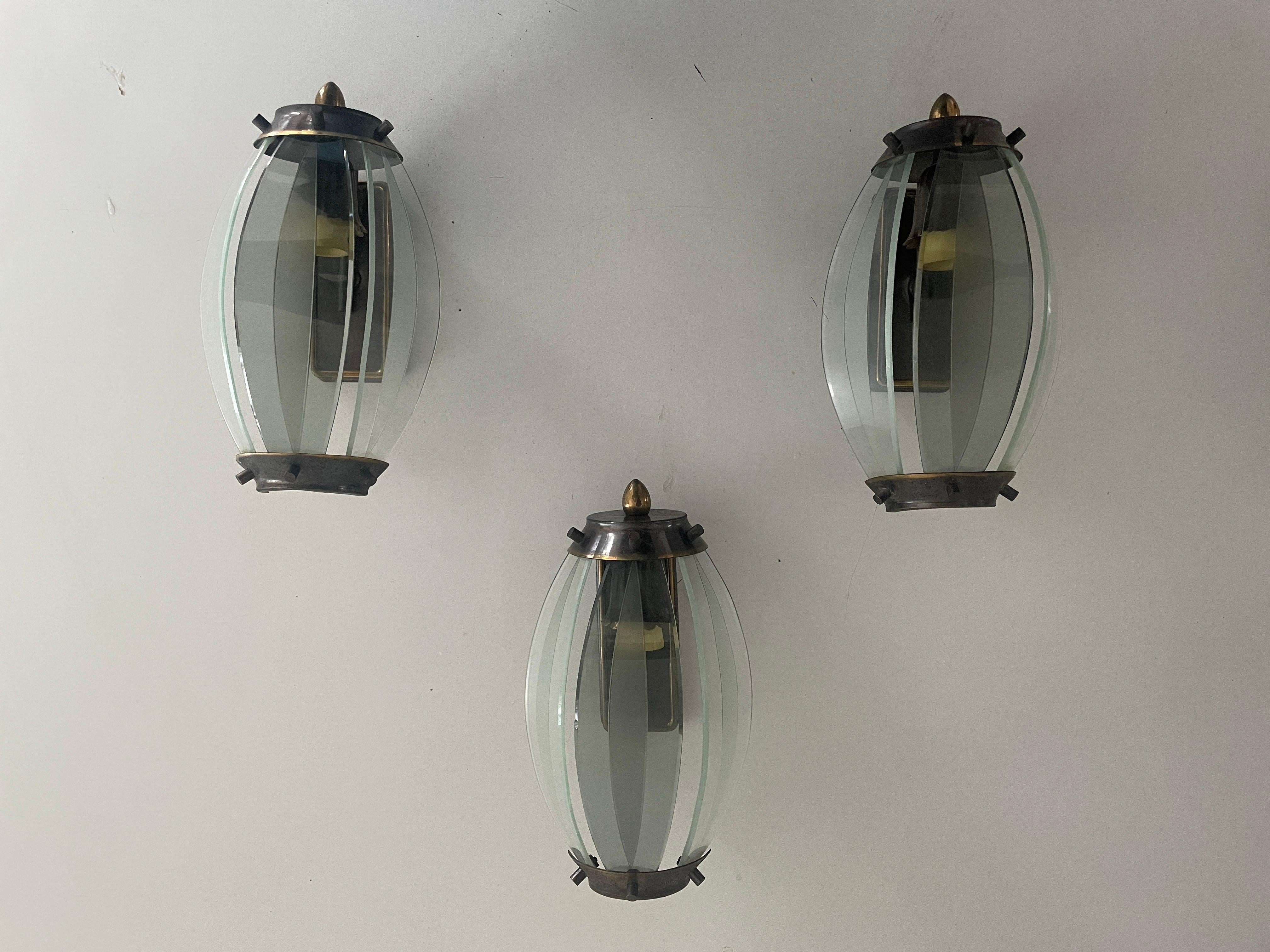 Ensemble de 3 appliques italiennes en verre incurvé et en métal, années 1950, Italie en vente 10