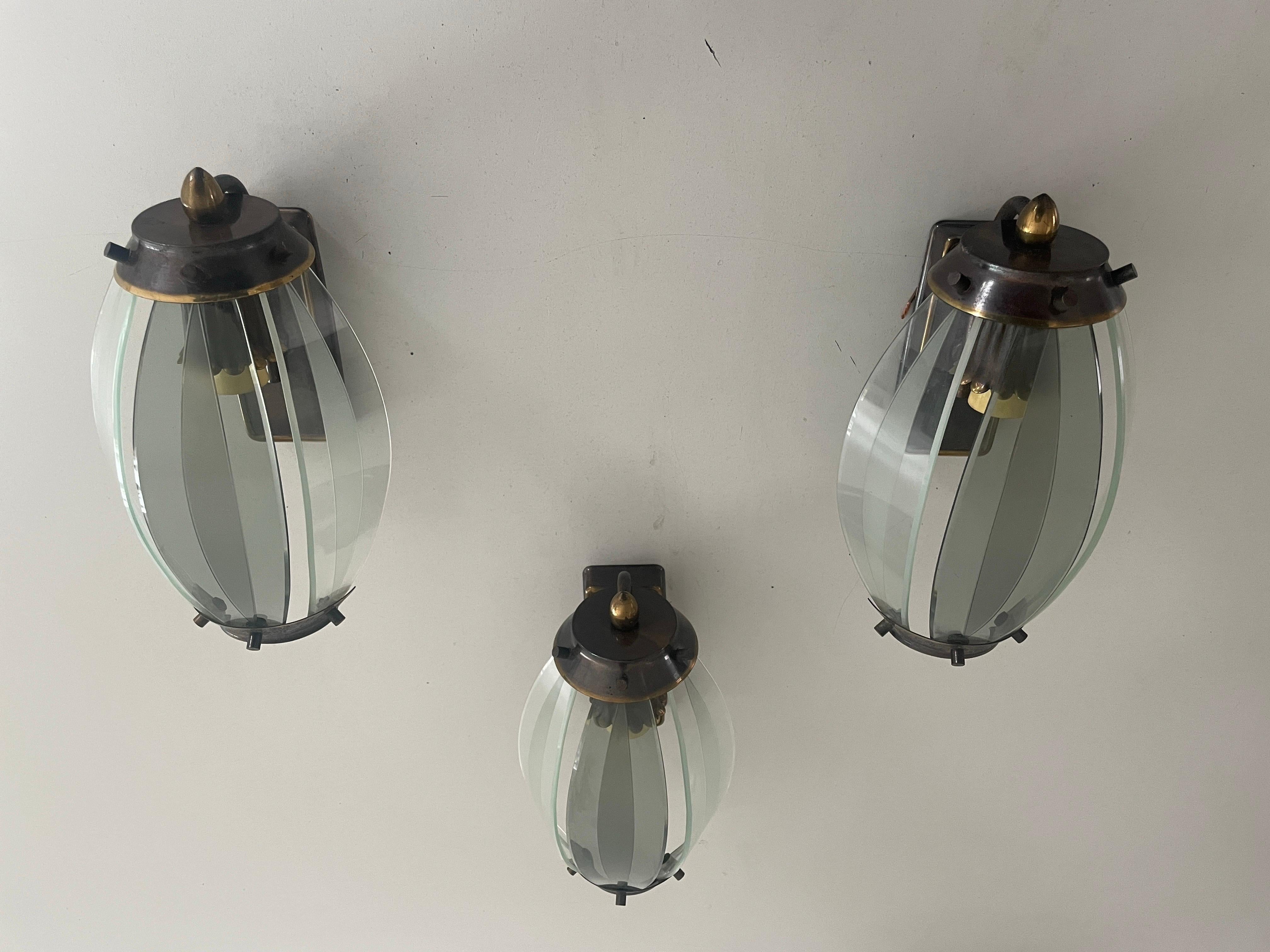 Ensemble de 3 appliques italiennes en verre incurvé et en métal, années 1950, Italie en vente 11