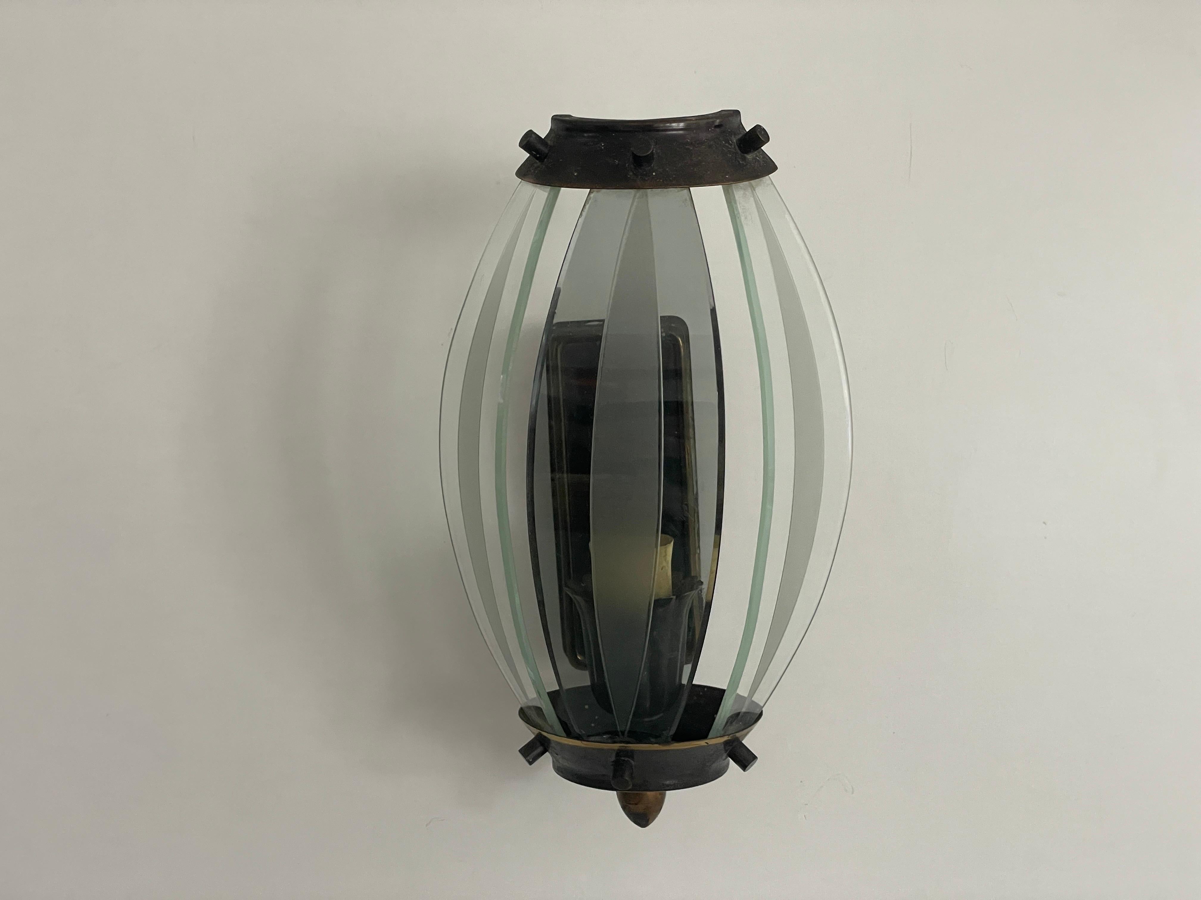 Métal Ensemble de 3 appliques italiennes en verre incurvé et en métal, années 1950, Italie en vente