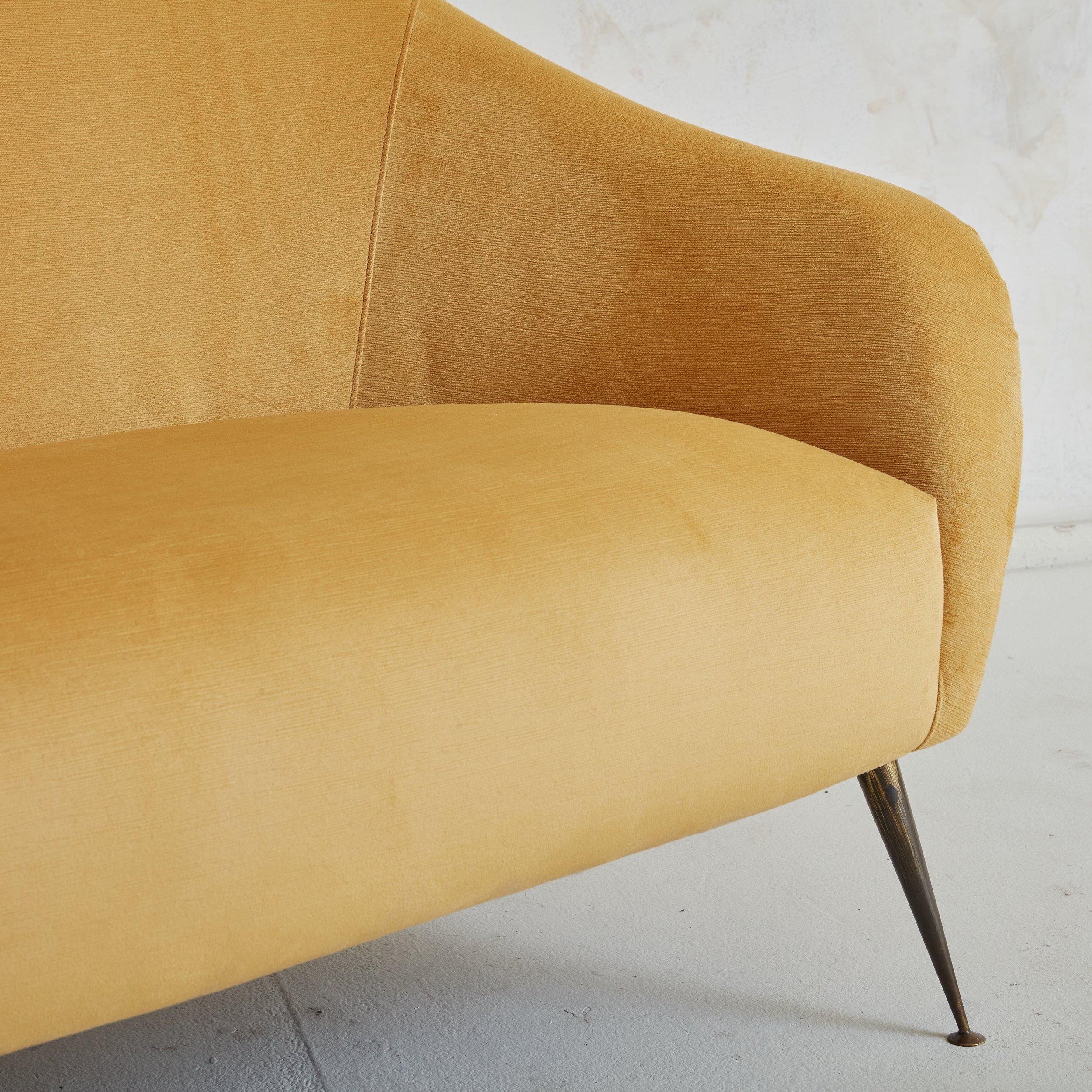 Modern Italian Curved Loveseat in the Style of Gio Ponti, 1960s