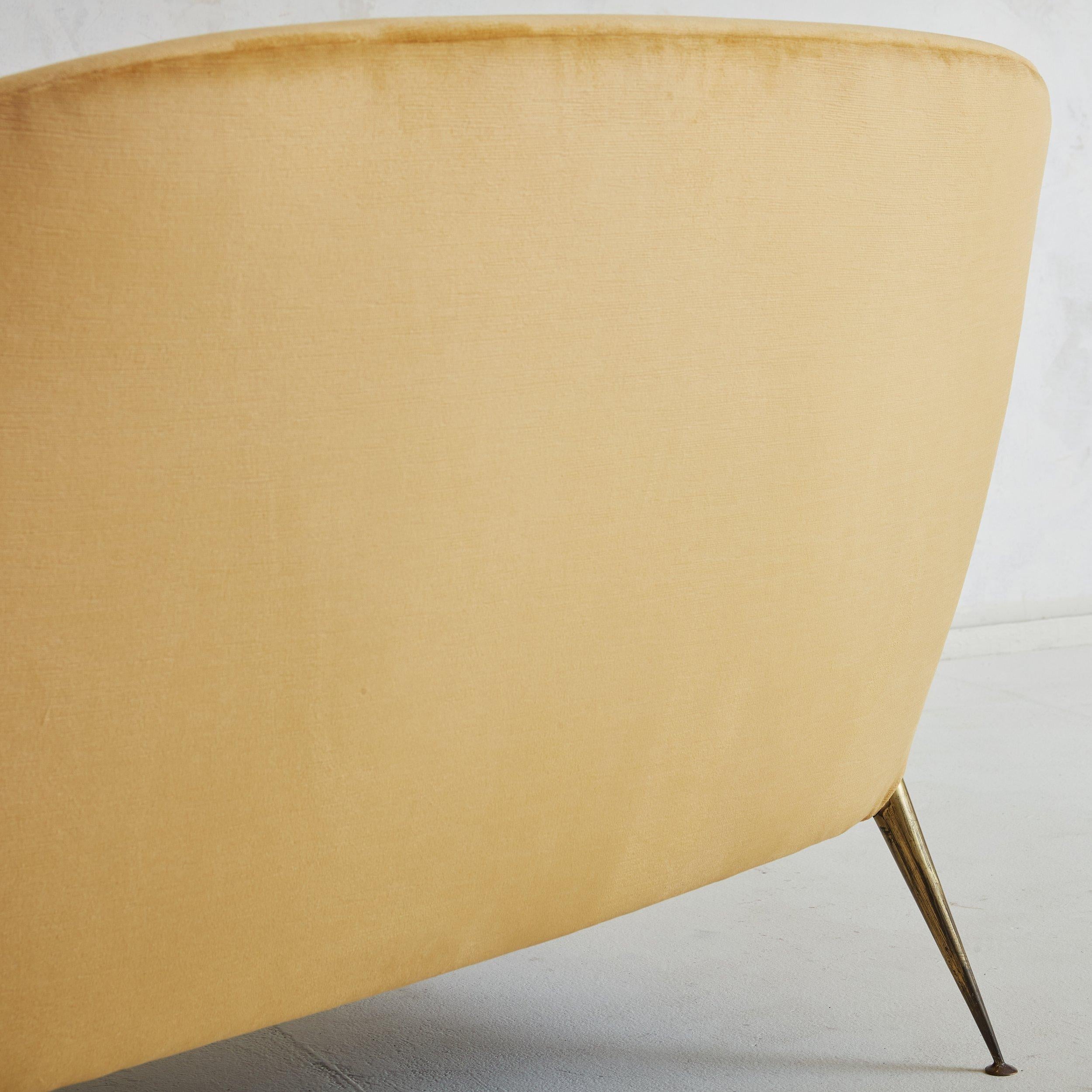Italian Curved Loveseat in the Style of Gio Ponti, 1960s 2