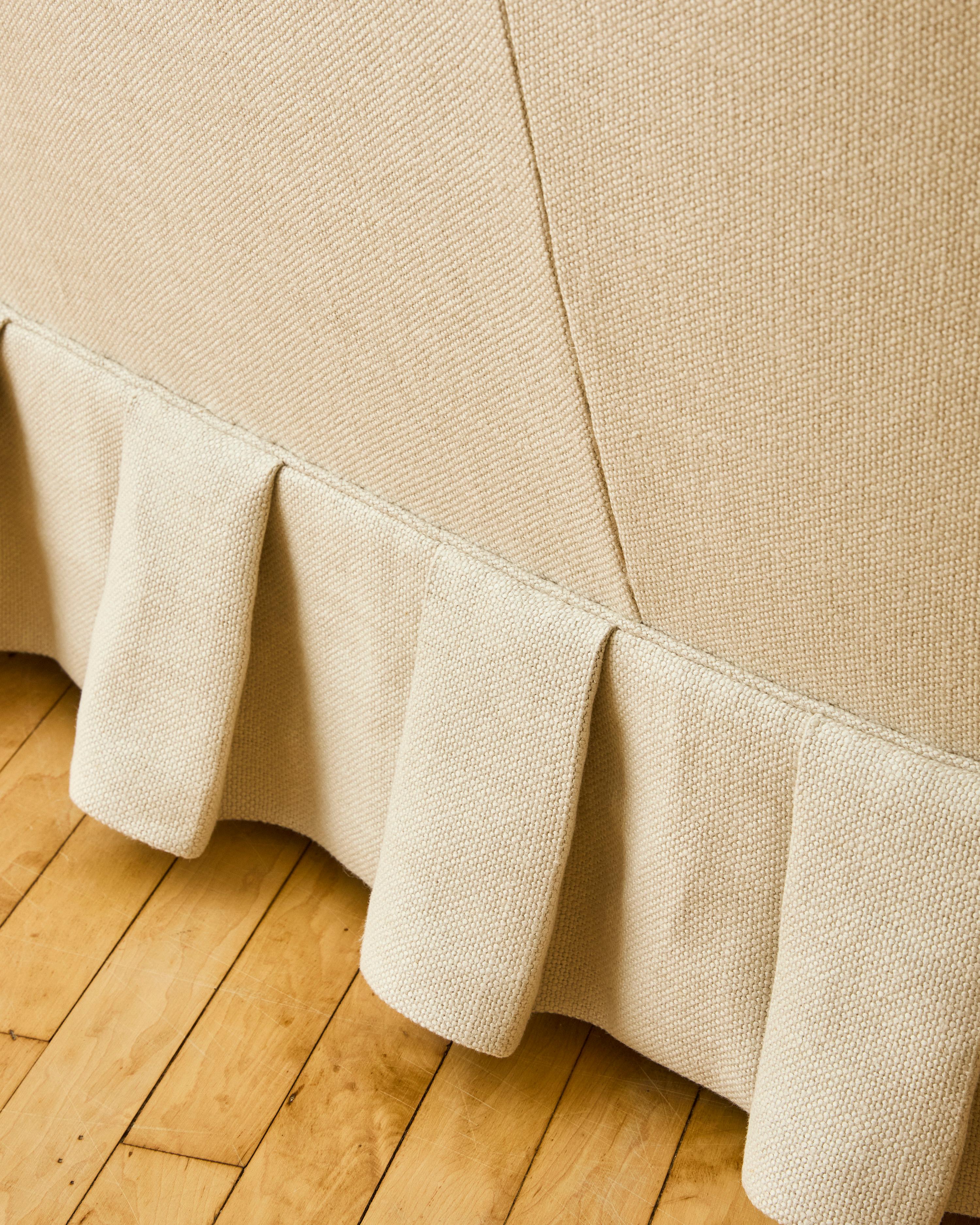 Settee italienne incurvée à la manière de Cesare Lacca en vente 1