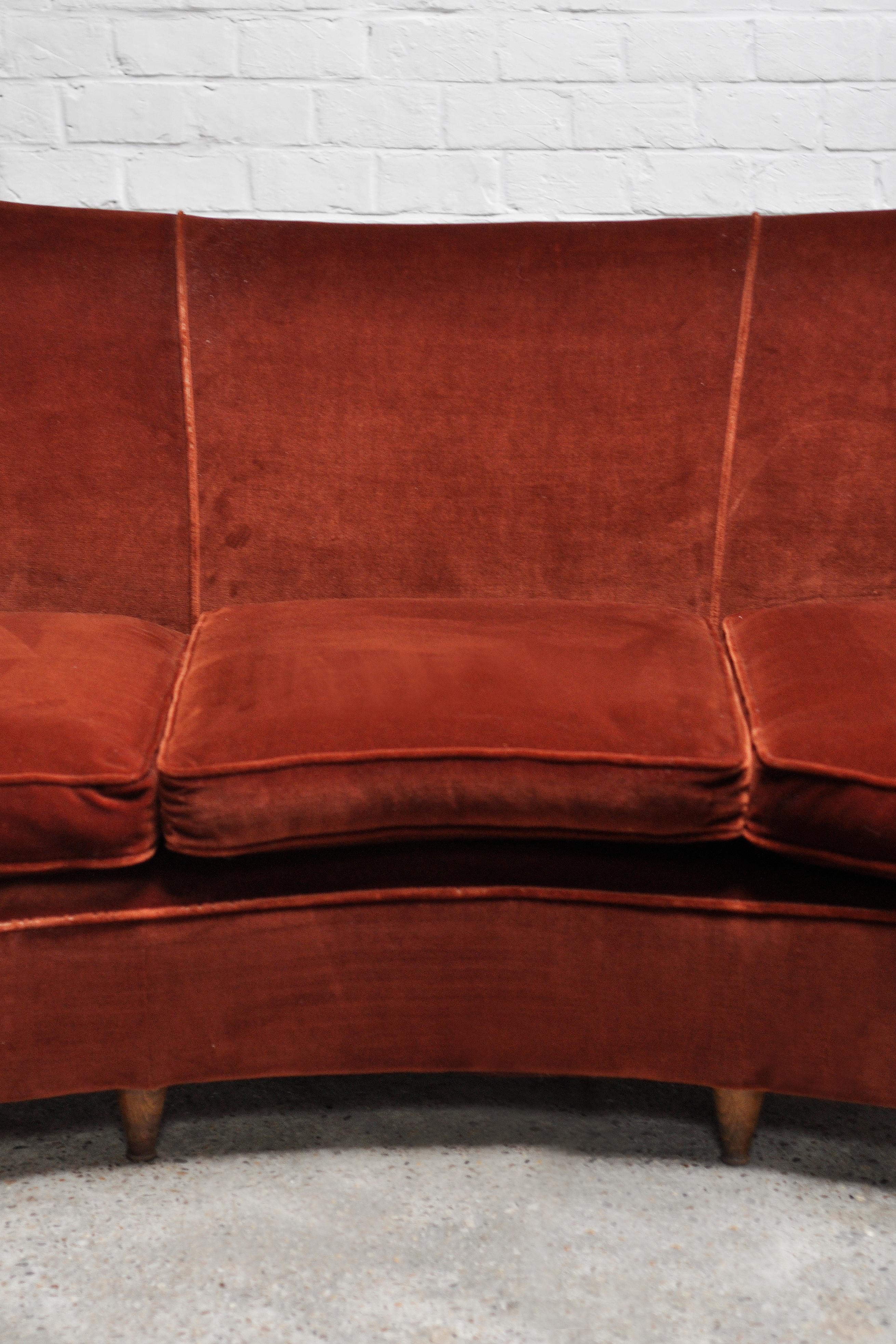 Italian Curved Velvet Sofa by Bega Melchiorre, 1950's In Good Condition In Zwijndrecht, Antwerp