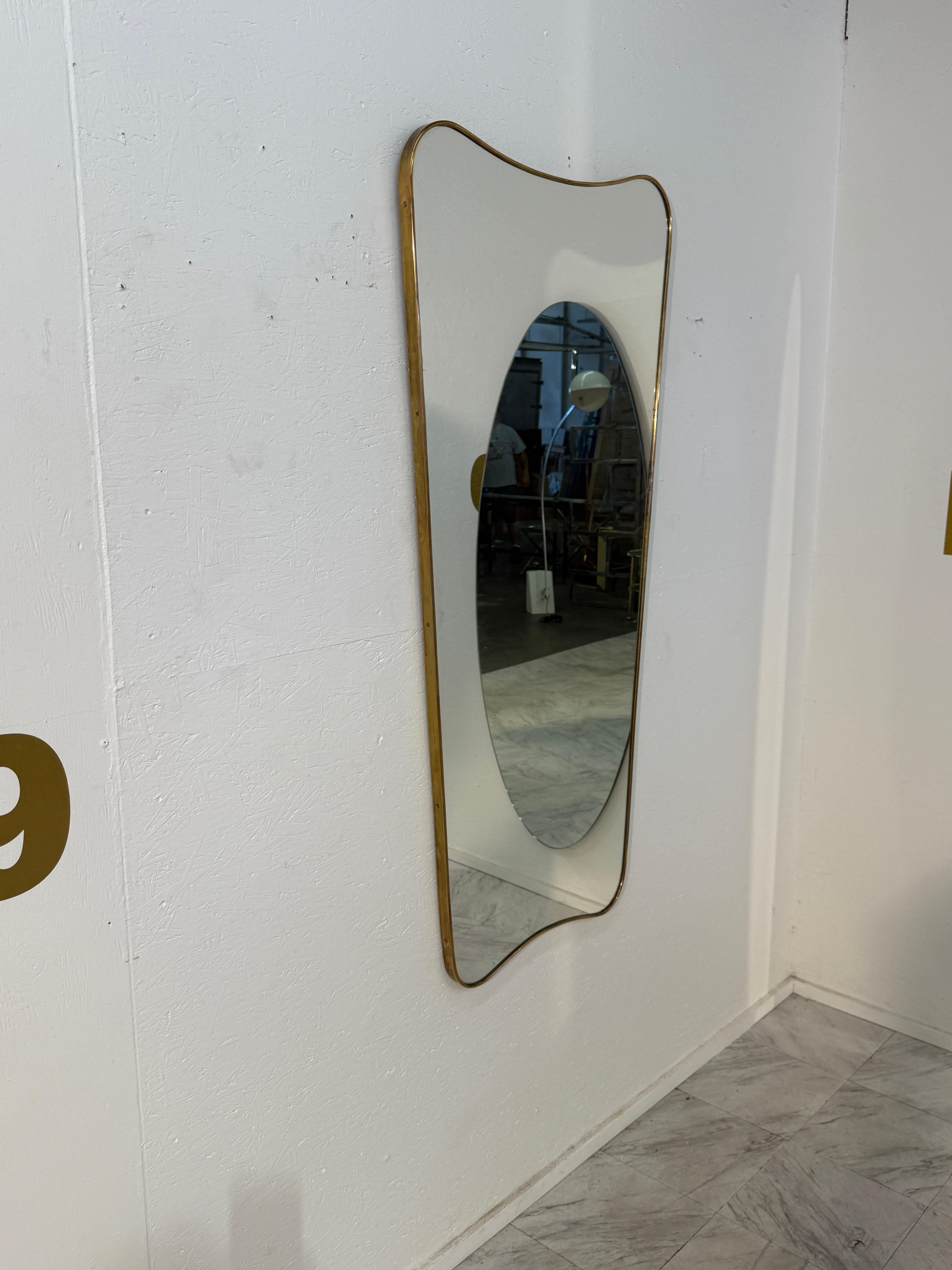 Moderno Specchio italiano in ottone curvilineo, anni '50 in vendita