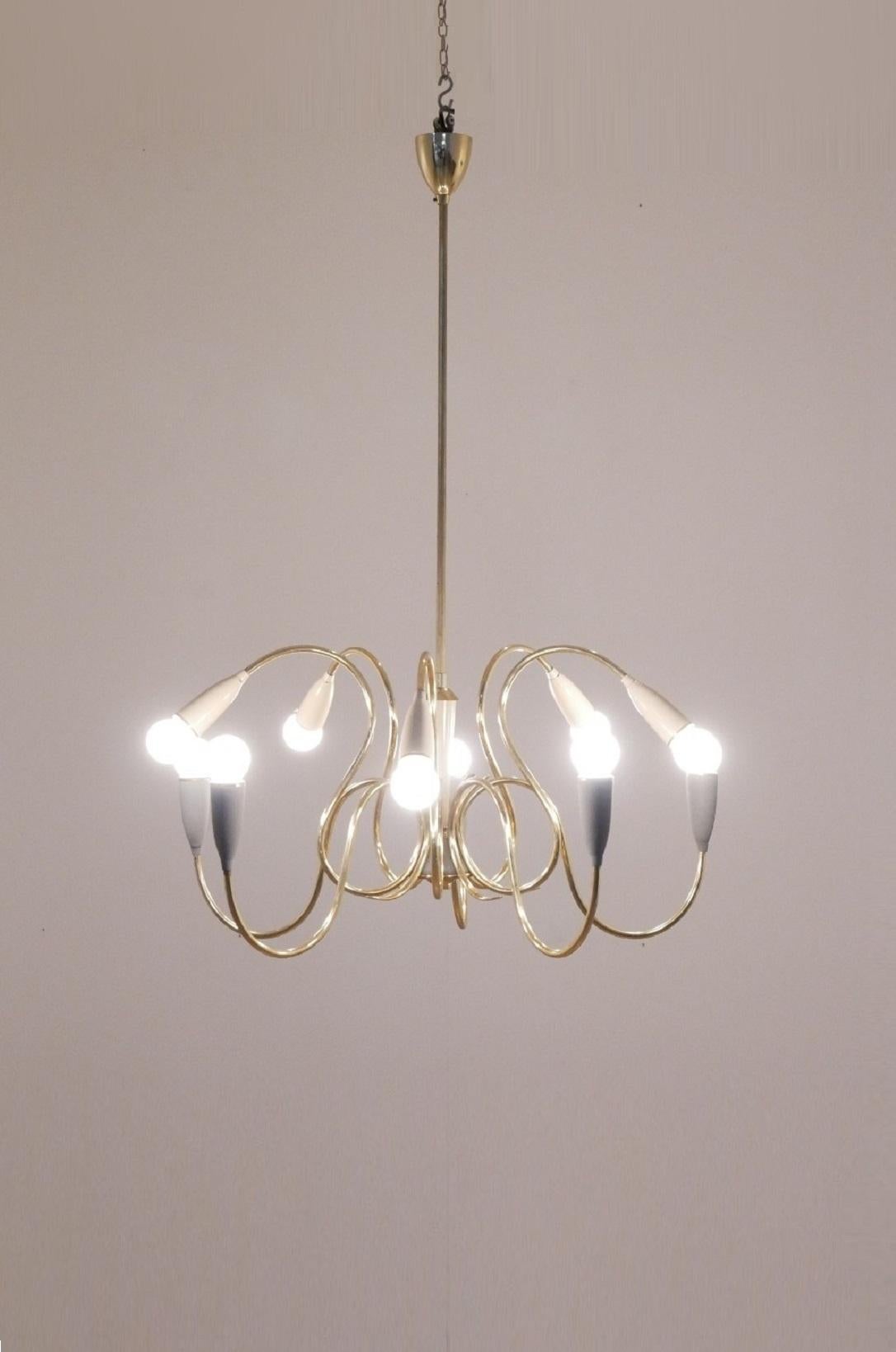 Mid-Century Modern Italian Curvy Brass and Bicolored Bakelite Chandelier, 1950s For Sale