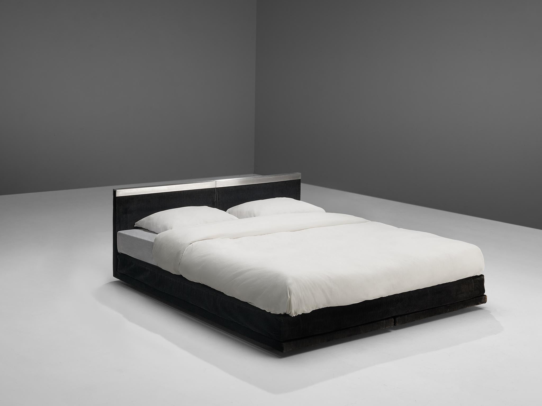 Bazzani, bed, black upholstery, aluminum, Italy, circa 1975
Unique custom-made bed in black upholstery with aluminum detailing on the headrest. This bed has been manufactured by Bazzani for the home of Mariangela Johnson and Roberto Pasqualetti