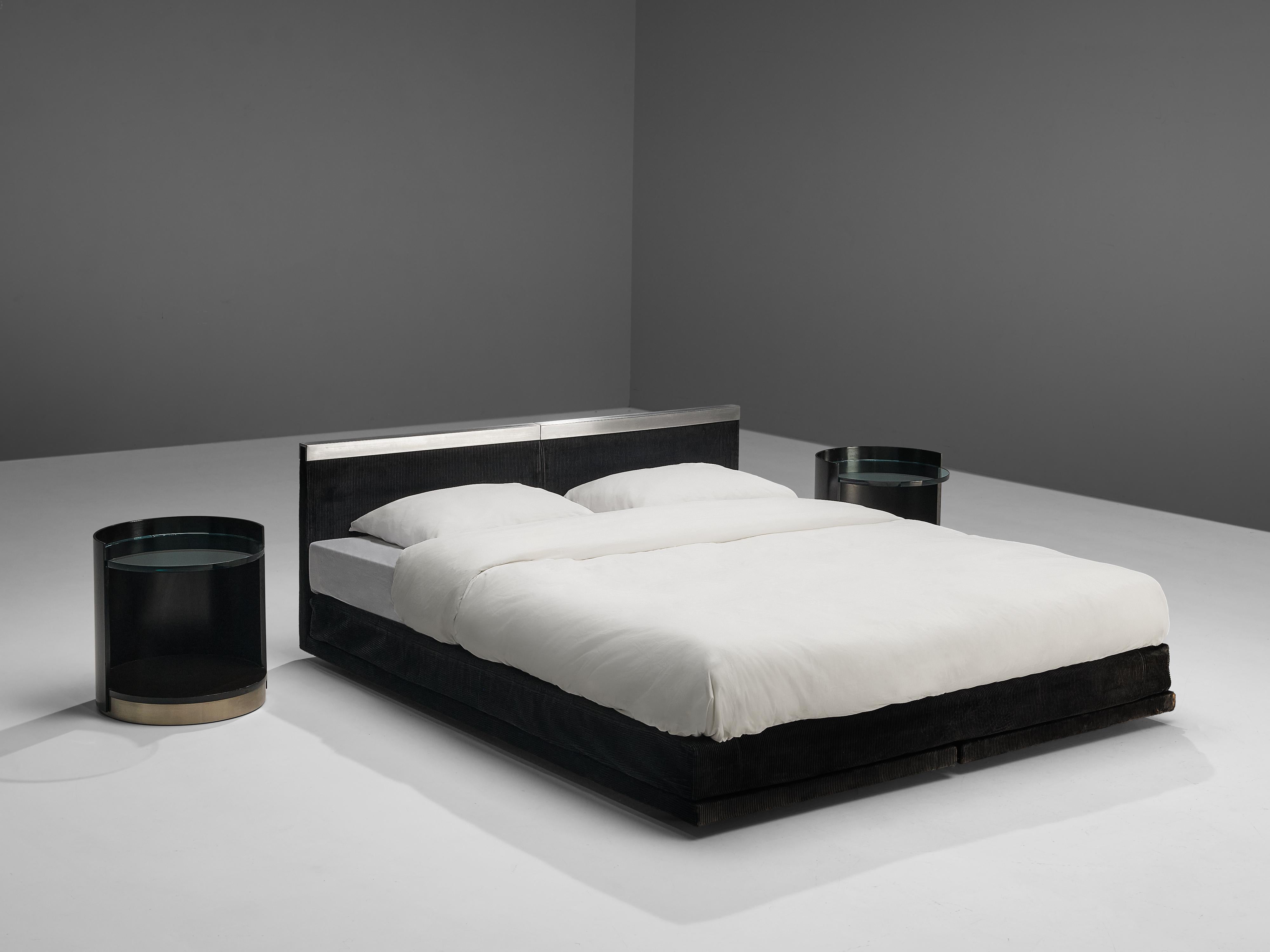 Bazzani, bed, fabric, aluminum, Italy, circa 1975.

Unique custom-made bed in black upholstery with aluminum detailing on the headrest. This bed has been manufactured by Bazzani for the home of Mariangela Johnson and Roberto Pasqualetti from Studio