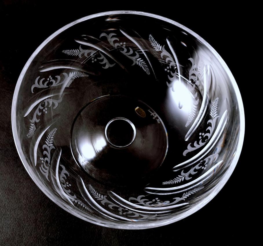 Centro de mesa de cristal italiano tallado y esmerilado con tapa en venta 4
