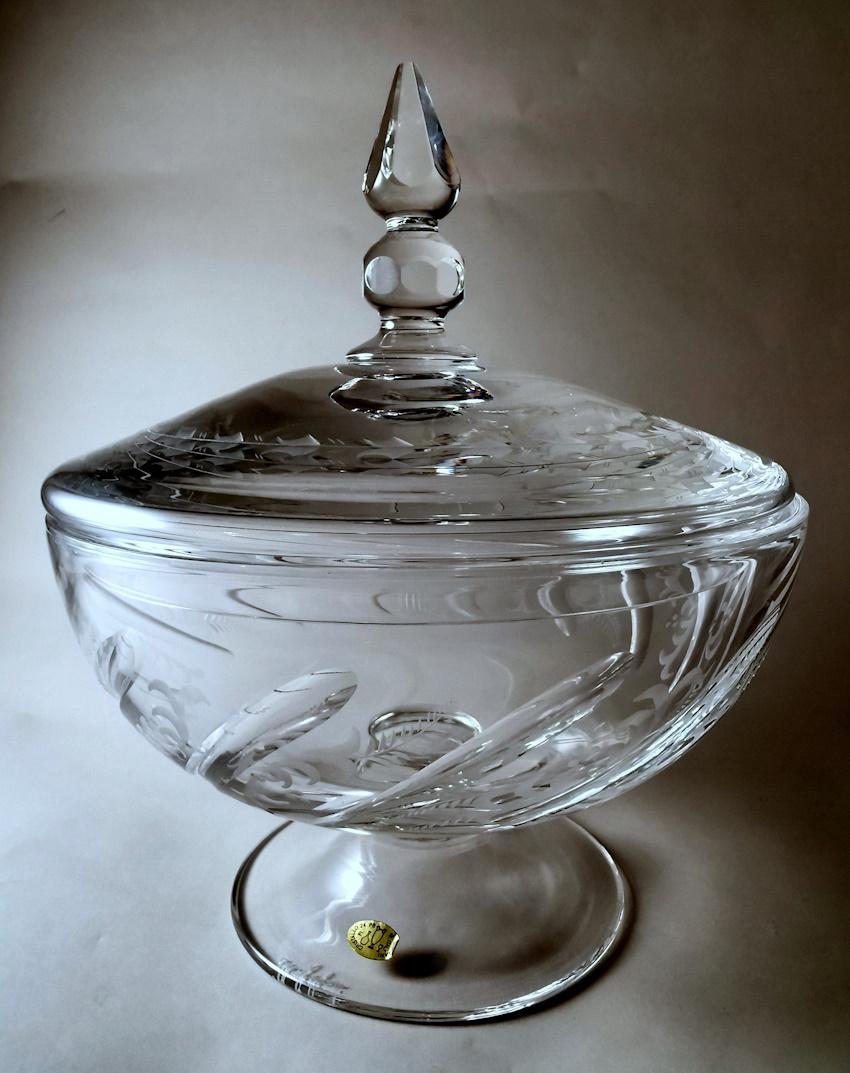 Néo-rococo Centre de table italien en cristal taillé et fond avec couvercle en vente