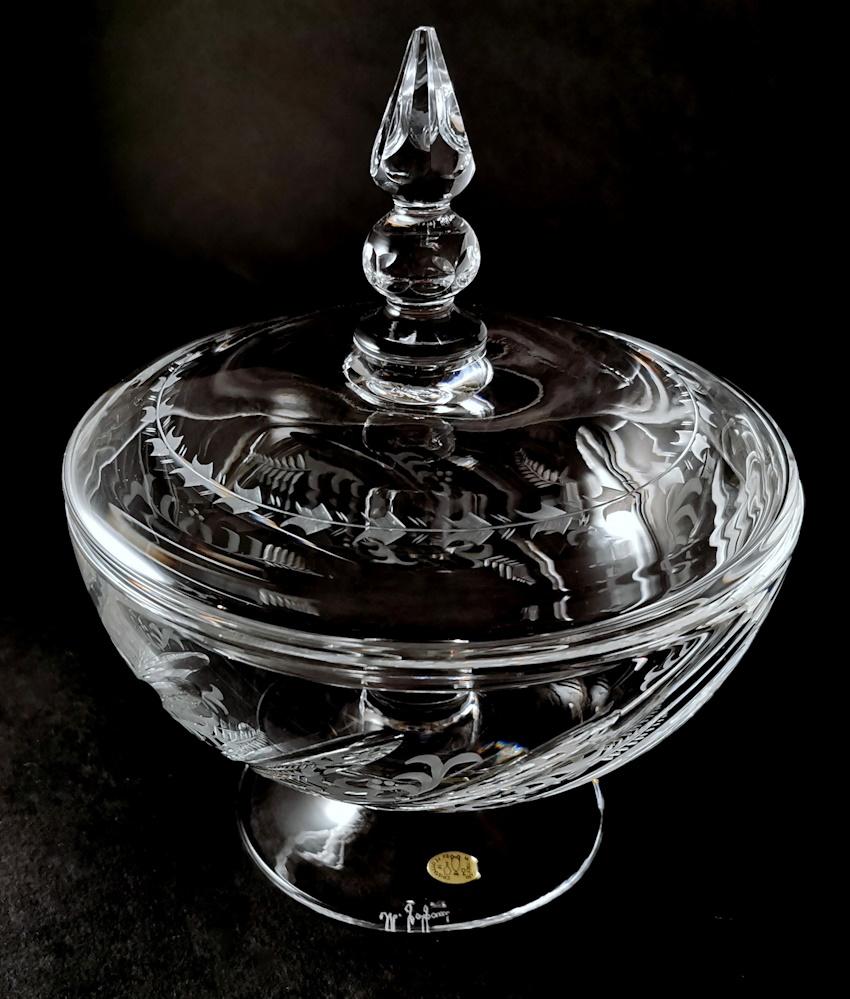 Fait main Centre de table italien en cristal taillé et fond avec couvercle en vente