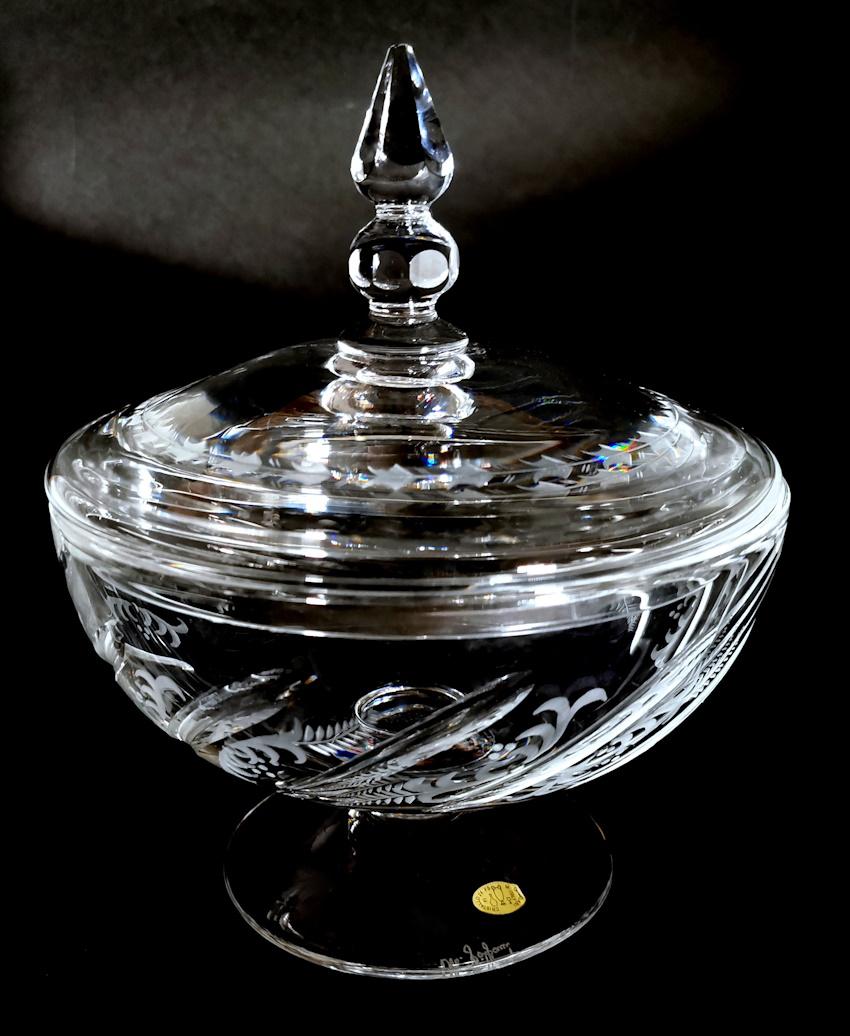 Centro de mesa de cristal italiano tallado y esmerilado con tapa Hecho a mano en venta