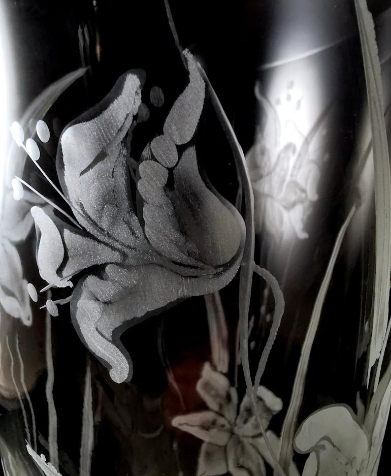 Italienische Vase aus Kristall mit geschliffenem Schliff und Grund mit Blumendekoration im Angebot 5