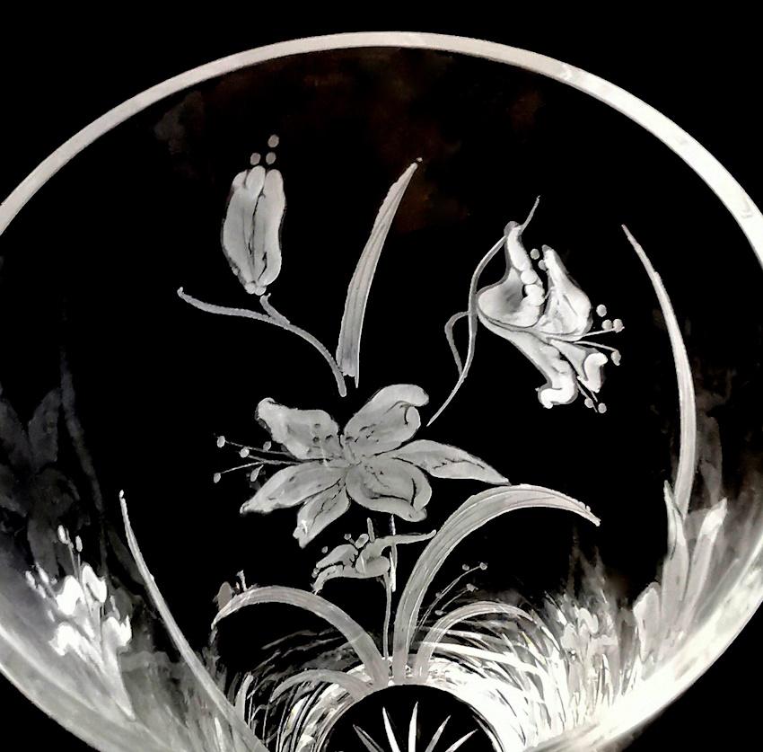 Italienische Vase aus Kristall mit geschliffenem Schliff und Grund mit Blumendekoration im Angebot 10