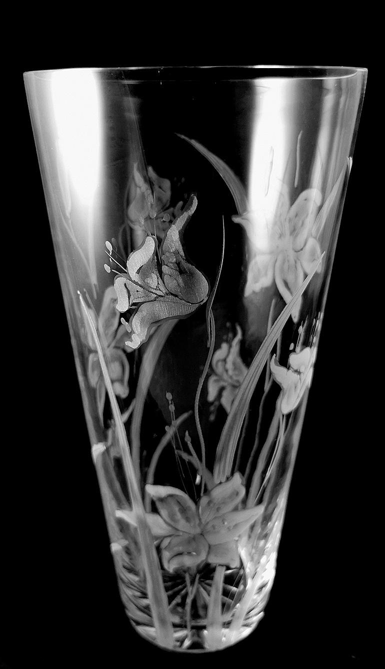 Italian Cut And Ground Crystal Vase With Flower Decoration For Sale 1