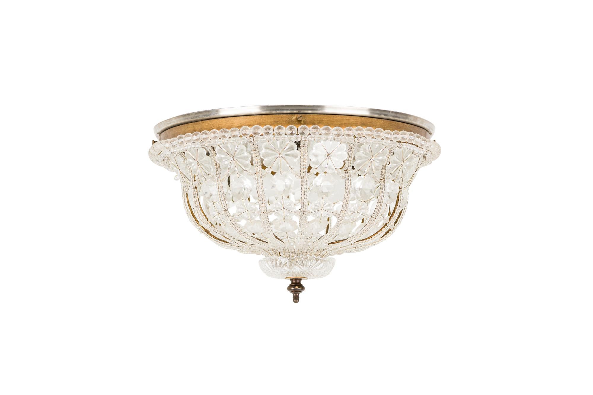 Mid-Century moderno Lampadario ad incasso in ottone e cristallo tagliato italiano in vendita