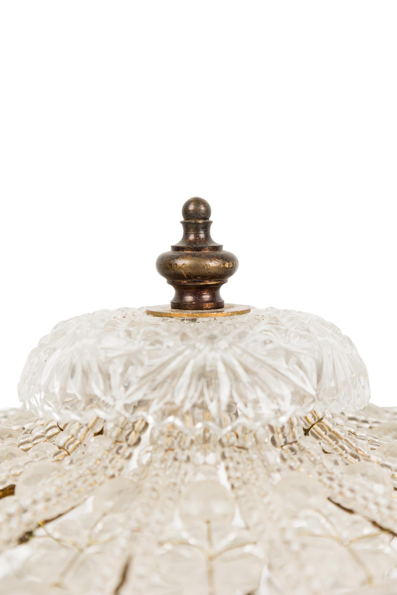 Lampadario ad incasso in ottone e cristallo tagliato italiano In condizioni buone in vendita a Queens, NY