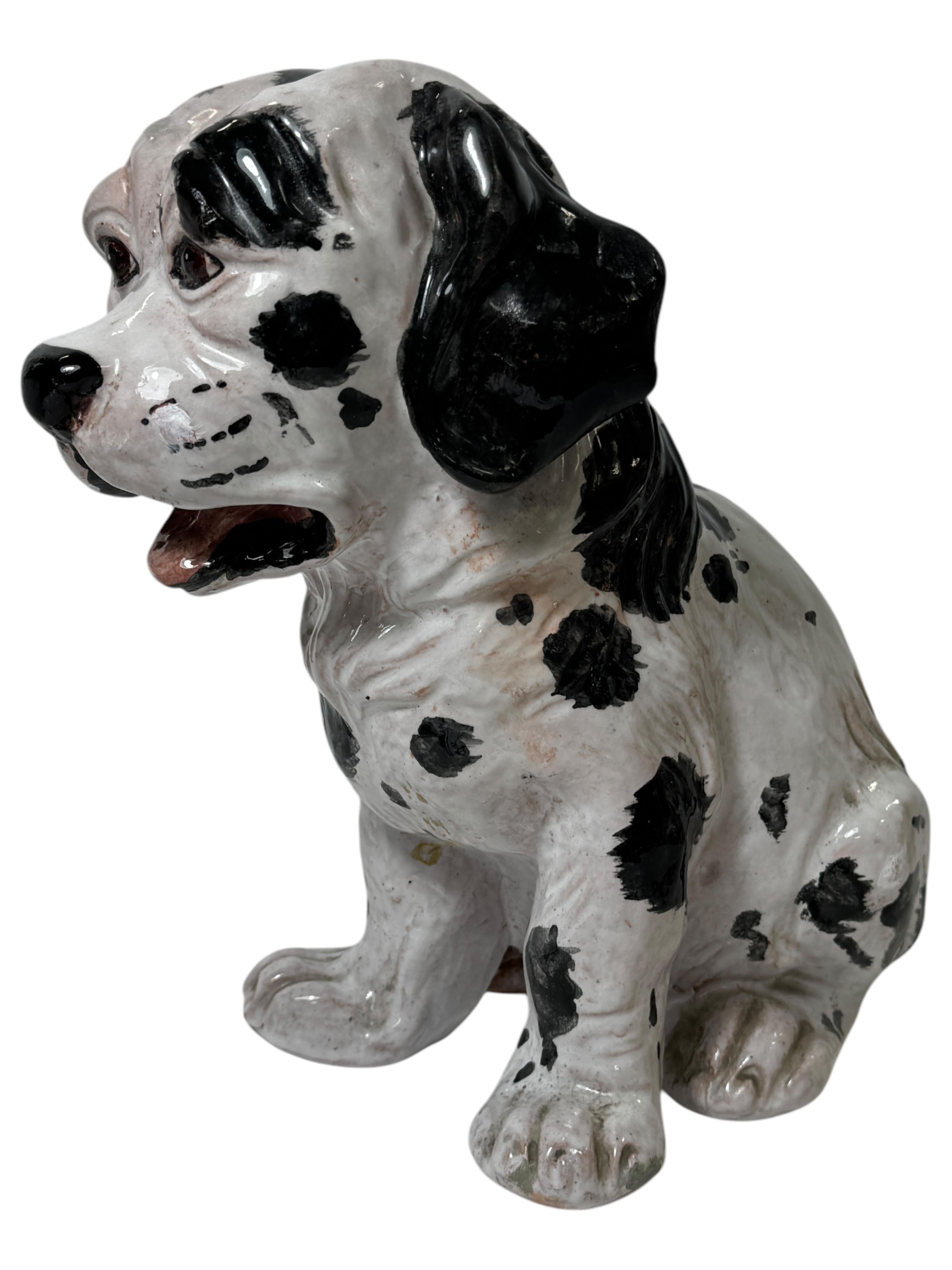Metà XX secolo Cucciolo dalmata italiano in terracotta statua di cane Vintage, anni '60 in vendita