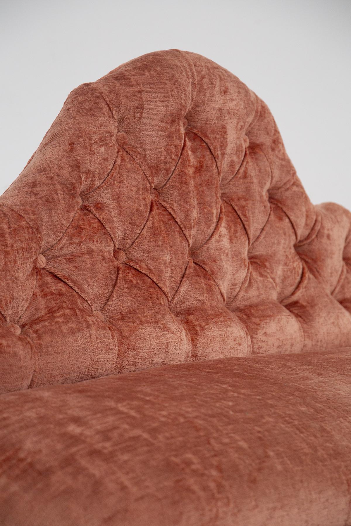 Italian Damask Fabric Capitonnè Sofa For Sale 6