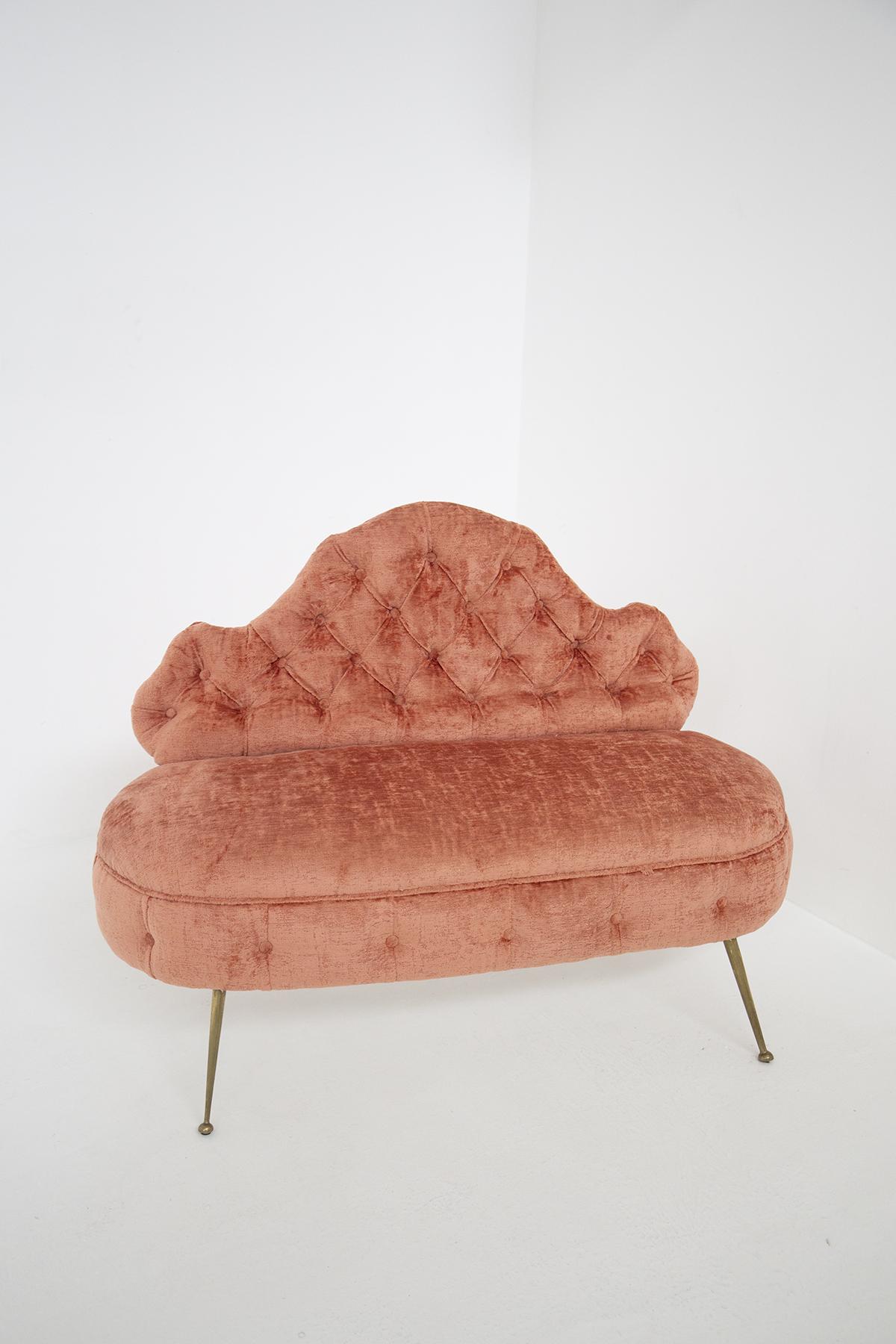 Mid-20th Century Italian Damask Fabric Capitonnè Sofa For Sale
