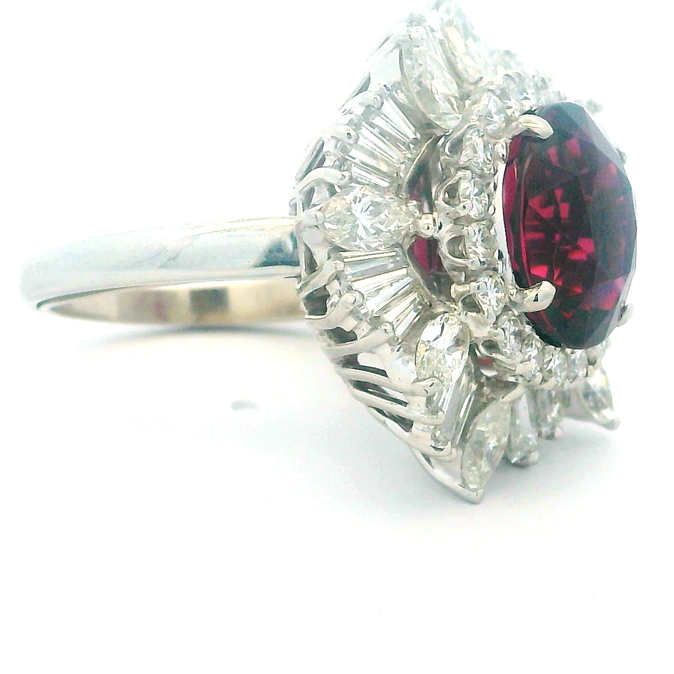 Anillo italiano Damiani de platino con granate de 6,15 quilates y diamantes de 3,25 quilates en Excelente estado para la venta en Miami, FL