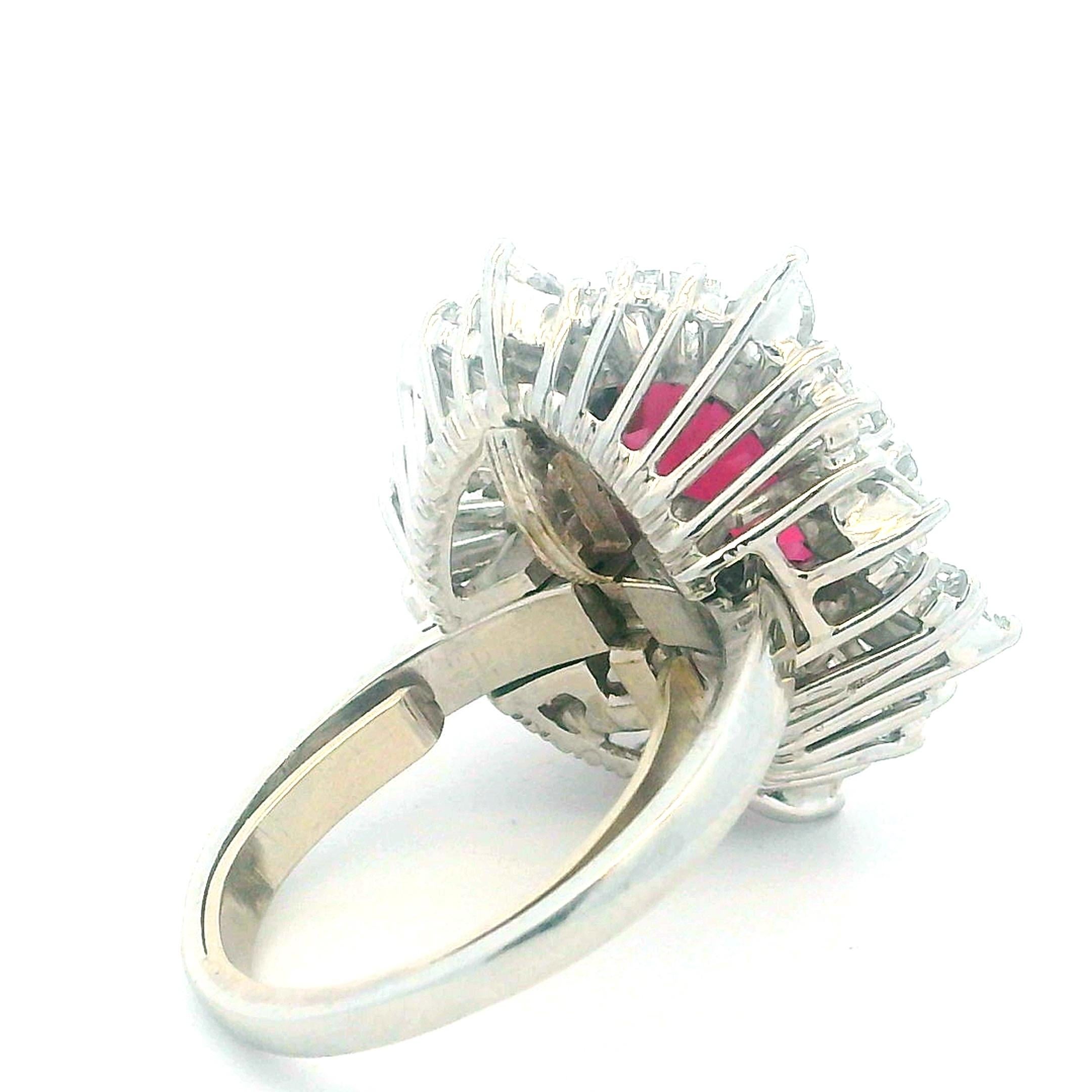 Anillo italiano Damiani de platino con granate de 6,15 quilates y diamantes de 3,25 quilates en venta 1