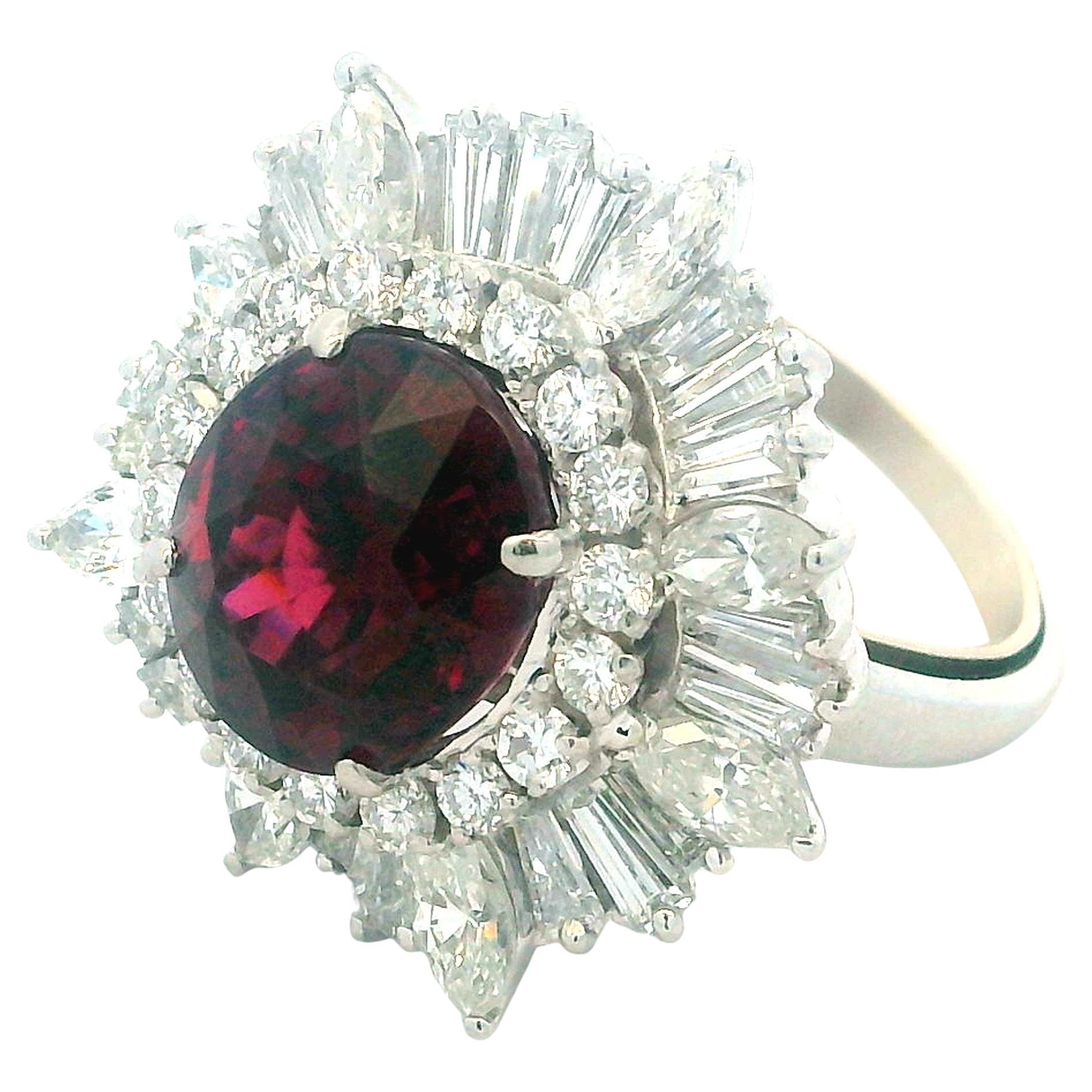 Anillo italiano Damiani de platino con granate de 6,15 quilates y diamantes de 3,25 quilates en venta