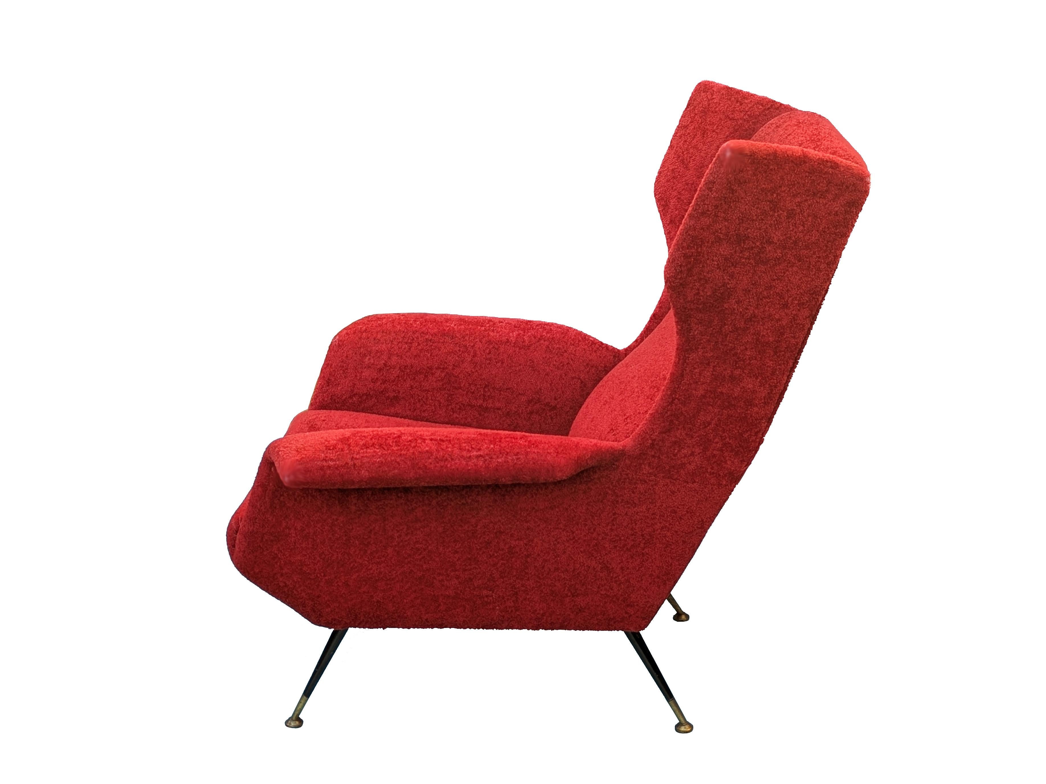 Sillón Wingback italiano de los años 50 de terciopelo carmesí oscuro y latón en venta 4
