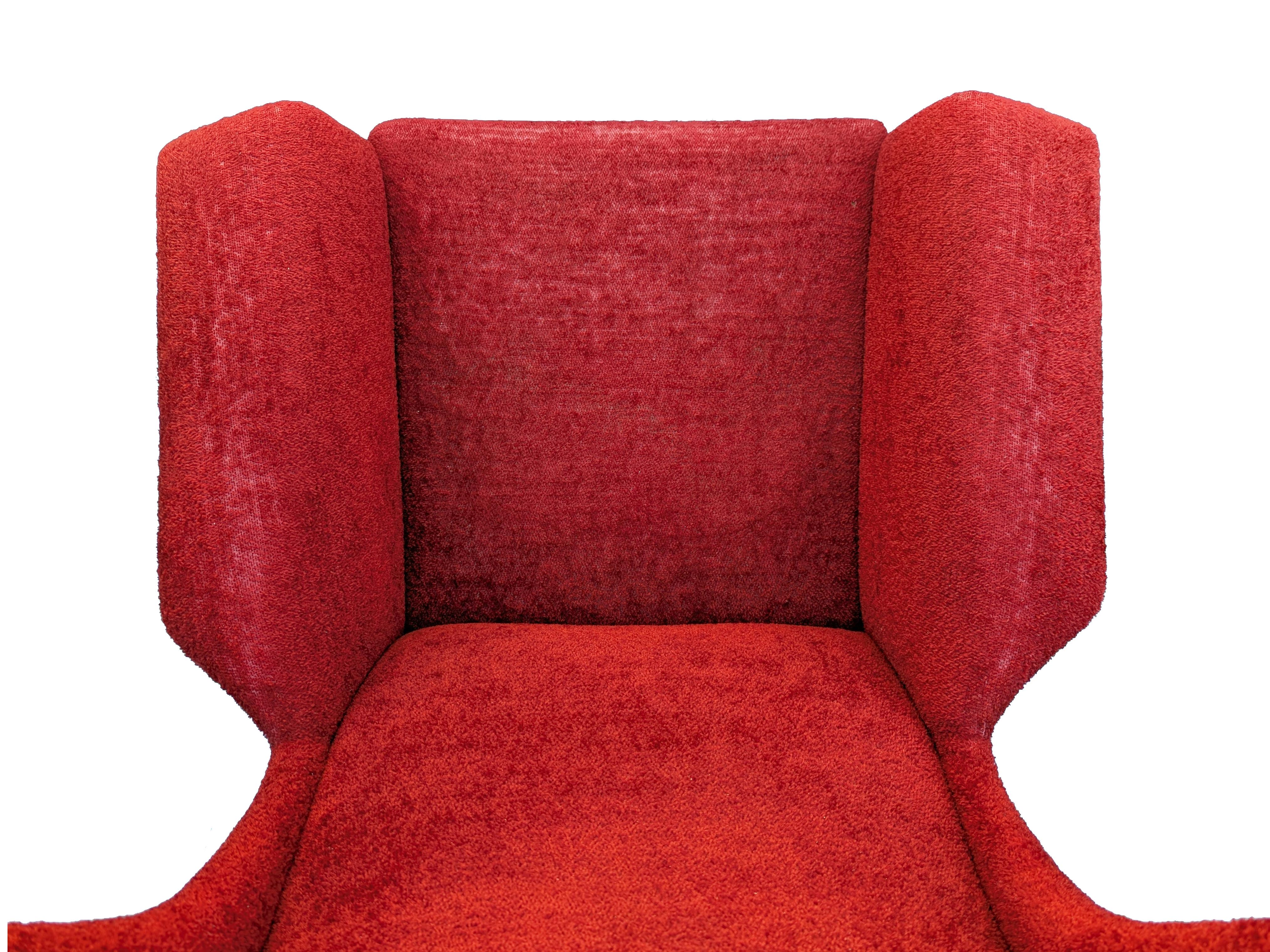 Sillón Wingback italiano de los años 50 de terciopelo carmesí oscuro y latón en Bueno estado para la venta en Varese, Lombardia