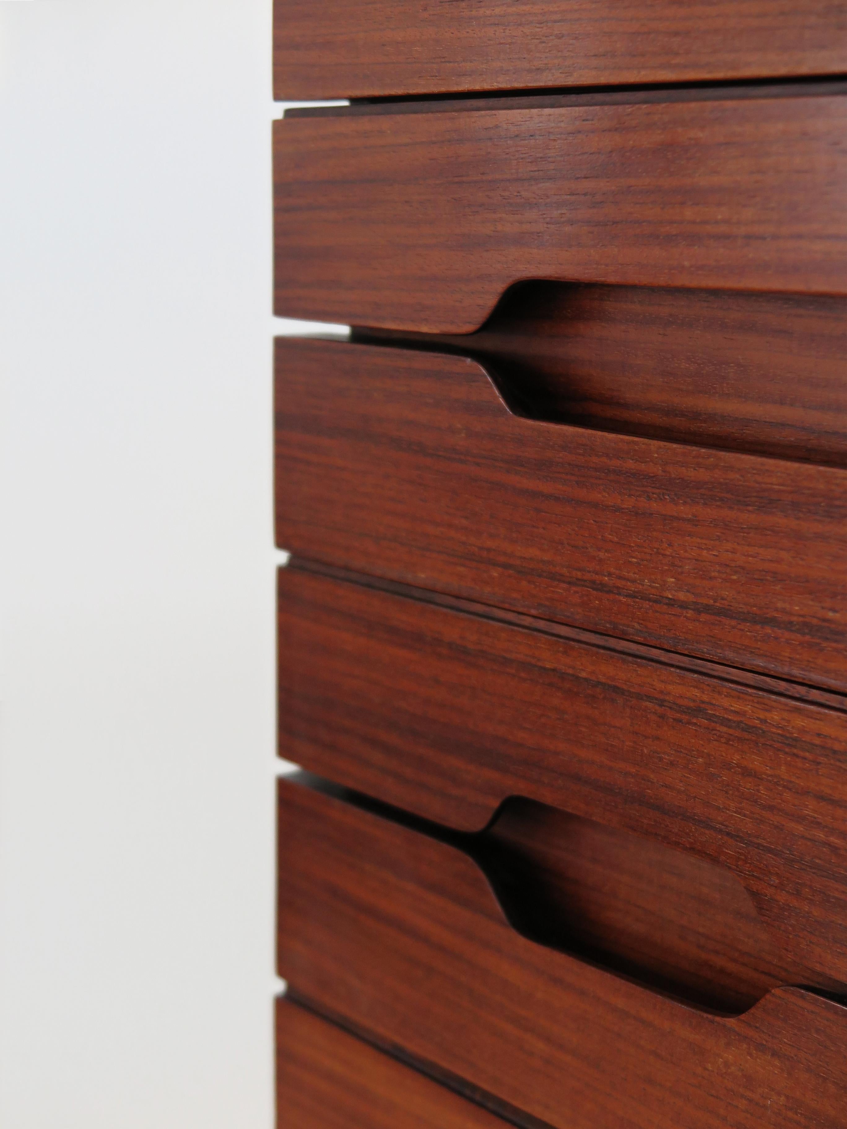 Italian Dark Wood Midcentury Modern Design Cabinet Chest of Drawers 1960s For Sale 3