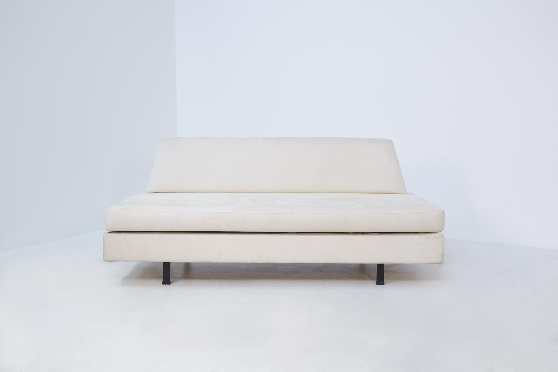 IPE 1960s Italian geometric sofa. The sofa has a clean and essential geometric line, in fact we notice several clean geometric cuts in the shape of a trapezoid. Its upholstery is in soft white vintage fabric with removable cover. The backrest can be