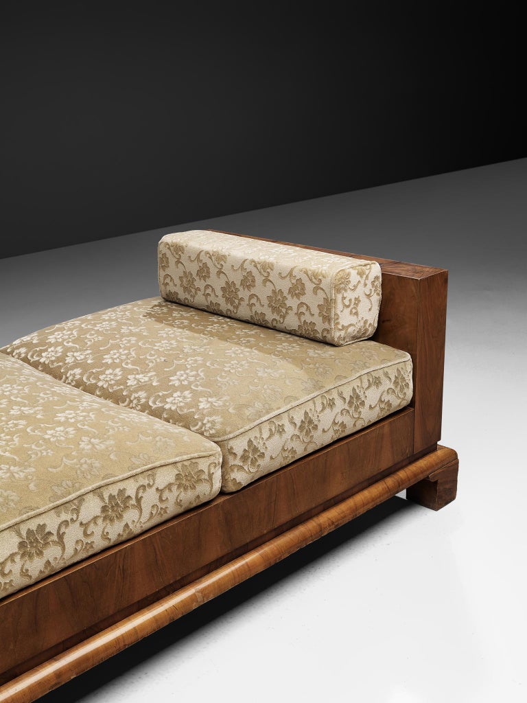 Italian Daybed in Walnut, 1930s For Sale at 1stDibs