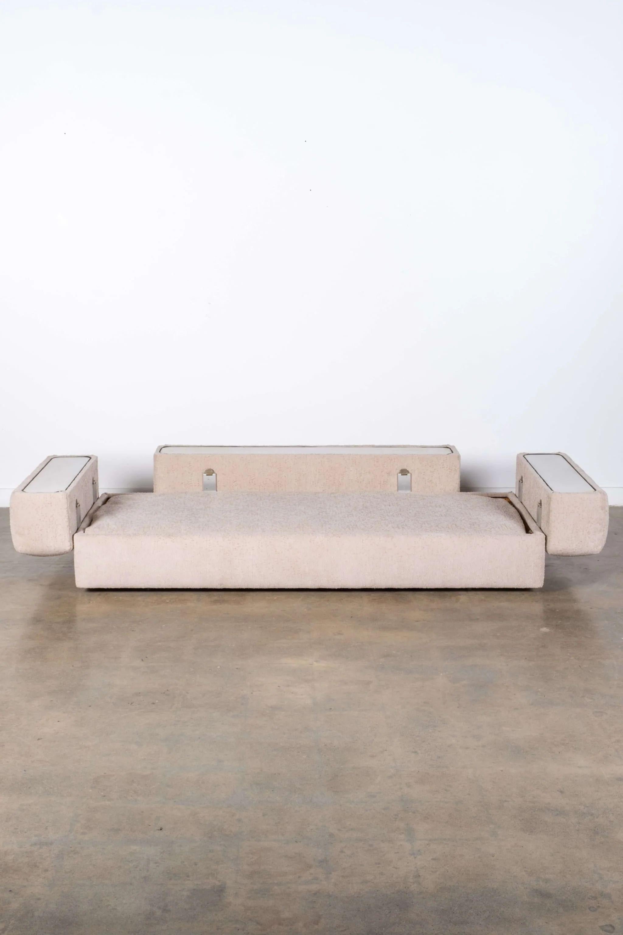 Post-Modern Italian Daybed Sofa by Tito Agnoli
