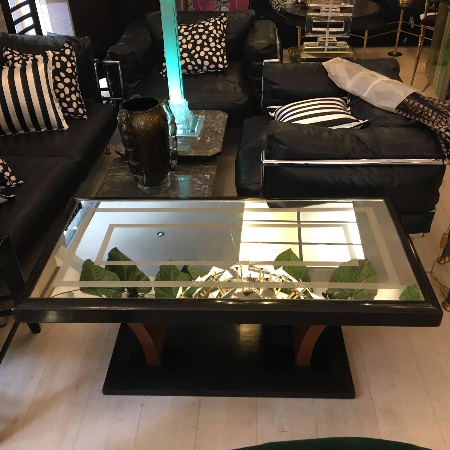 Italian deco mirrored coffee table, moustache leg, mirror on the top with geometrical concentric grinding, frame and base in black lacquered wood.