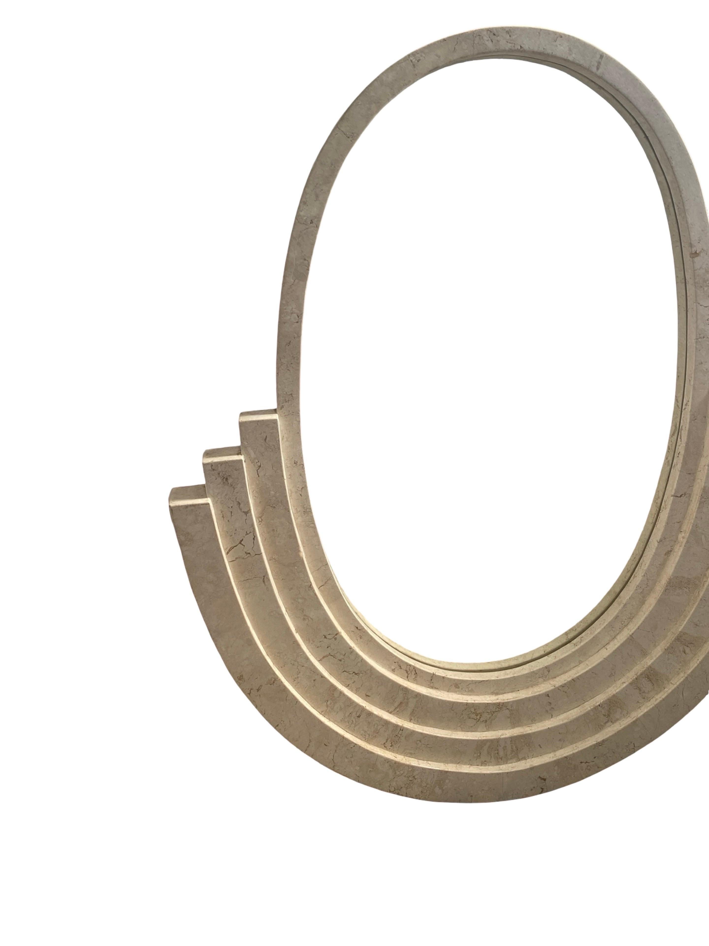 Specchio in stile Deco italiano di marmo beige tessellato Maitland Smith in vendita 4